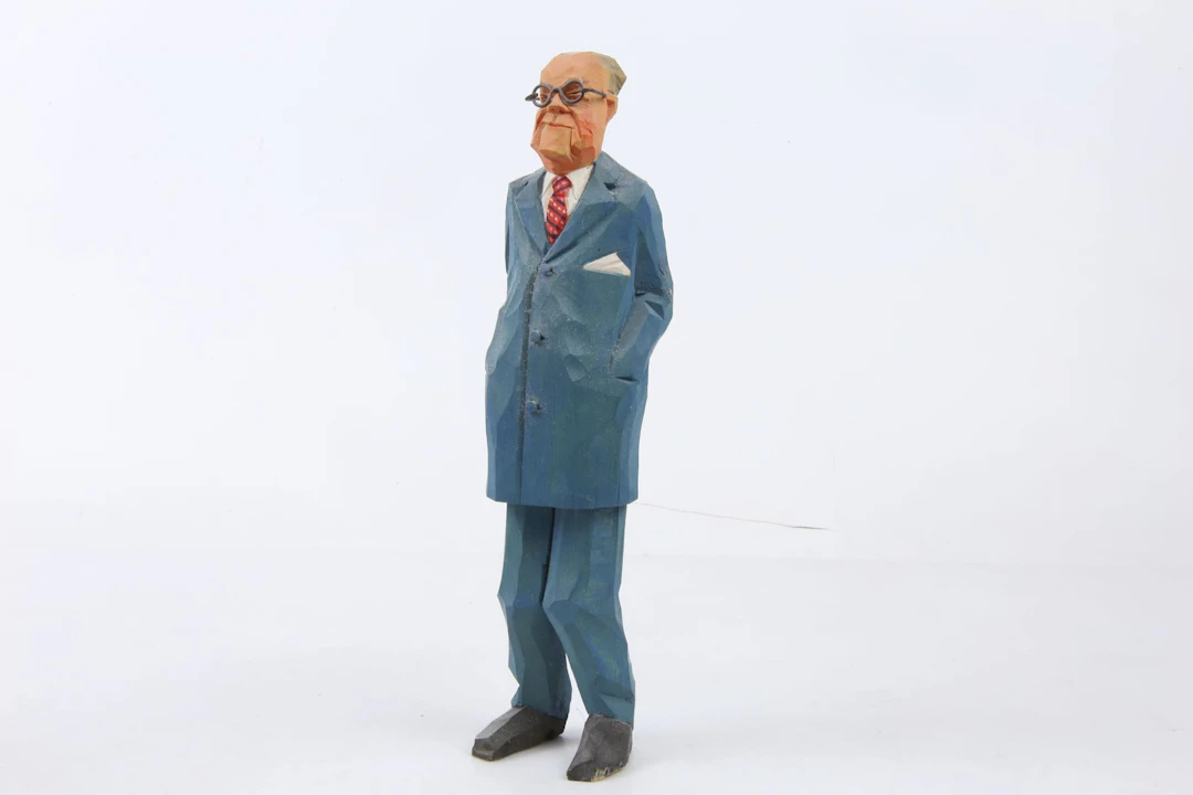 SVEN GUNNARSSON, figurin, Tage Erlander, skuret trä