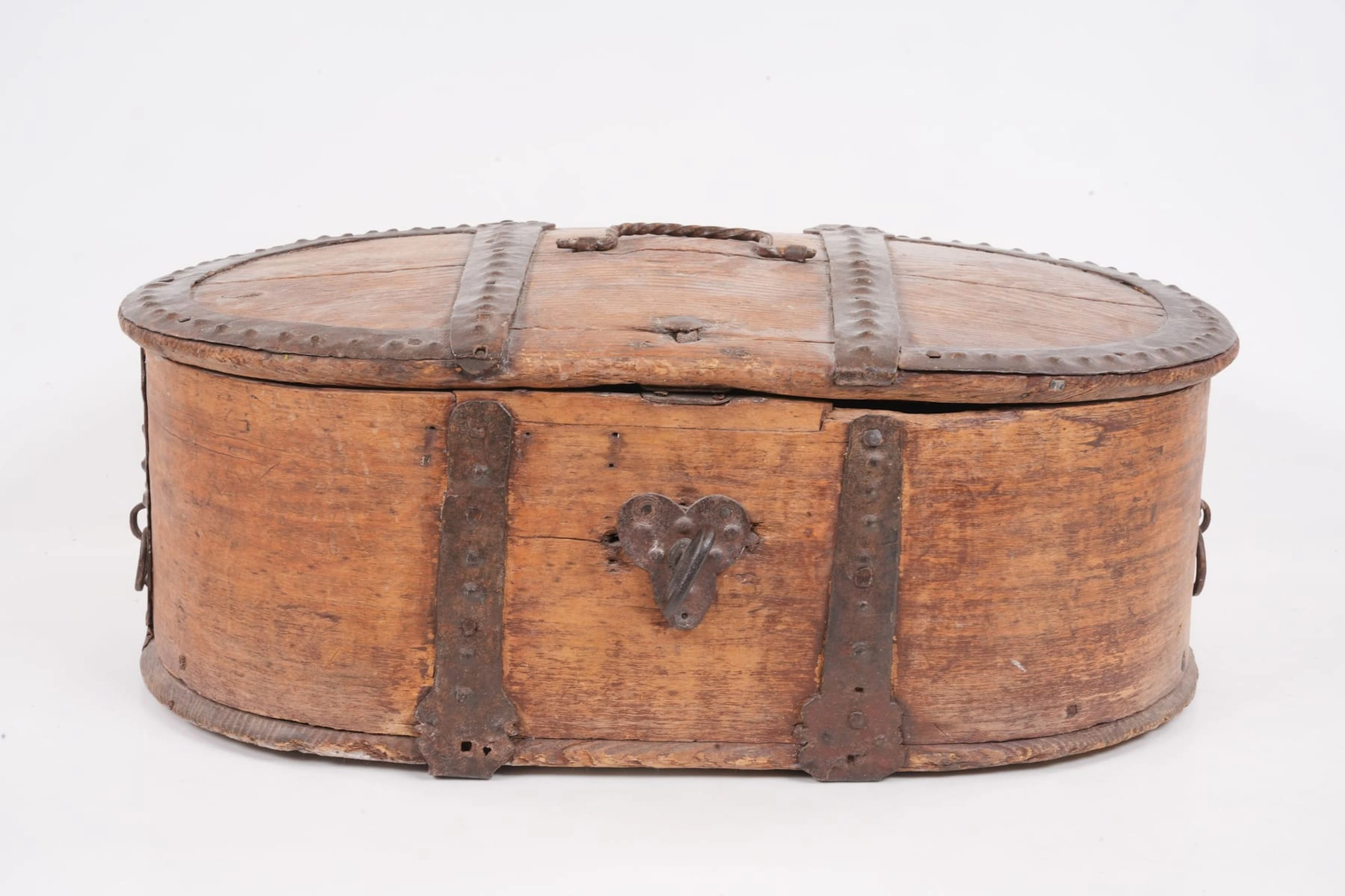 FORSKRIN, allmoge, trä samt smide, 1800-tal