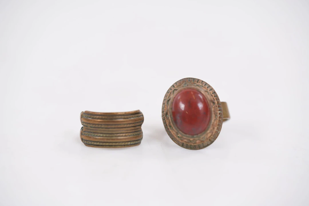RINGAR, 2 st, brons, Kalevala Koru, Finland