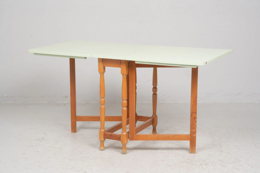 SLAGBORD, bemålad furu, 1900-talets mitt
