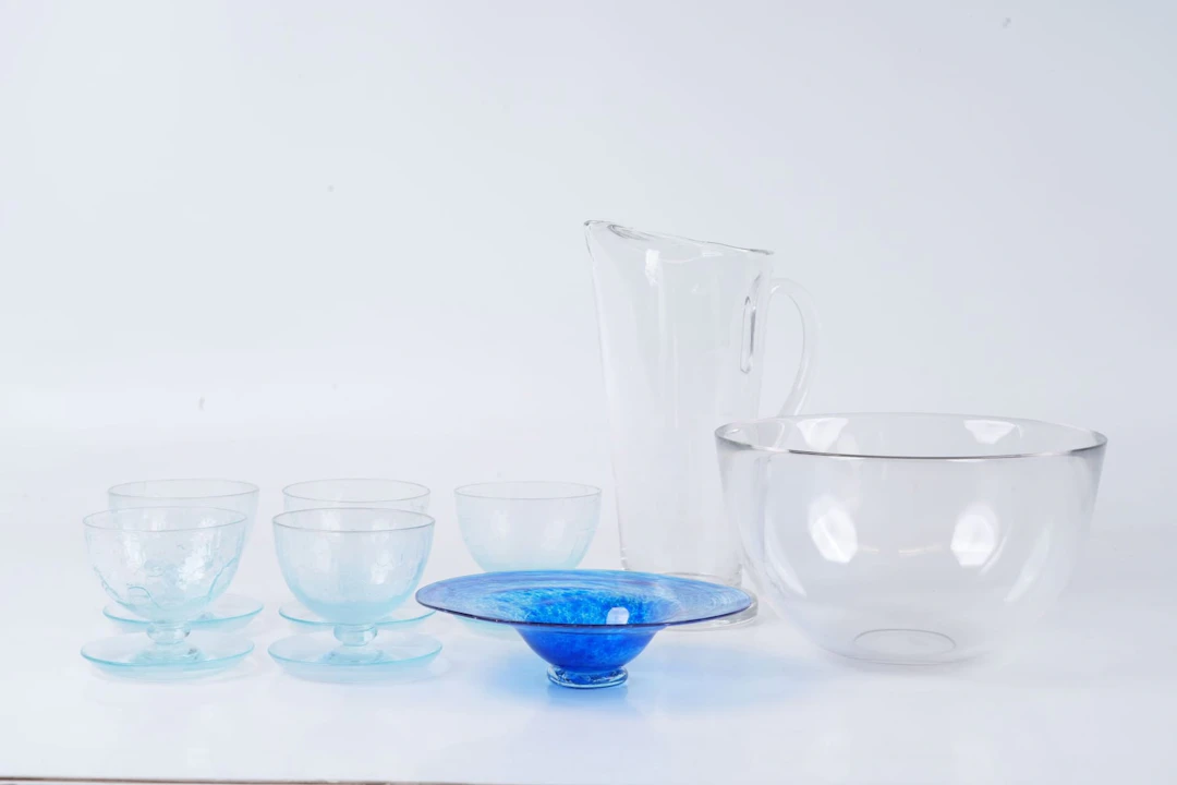 PARTI med coupeglas, kanna, skålar, bl.a. Orrefors