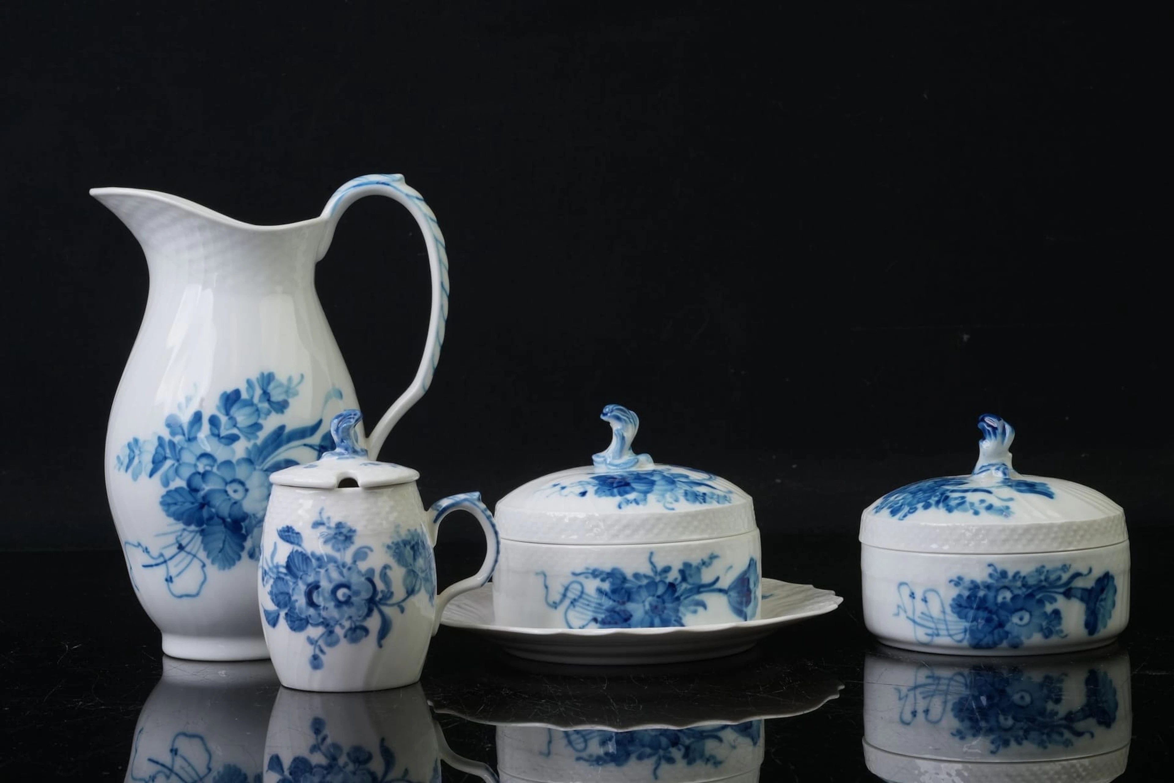 KANNA, cremekopp, samt smöraskar, 2 st, "Blå blomst", Royal Copenhagen