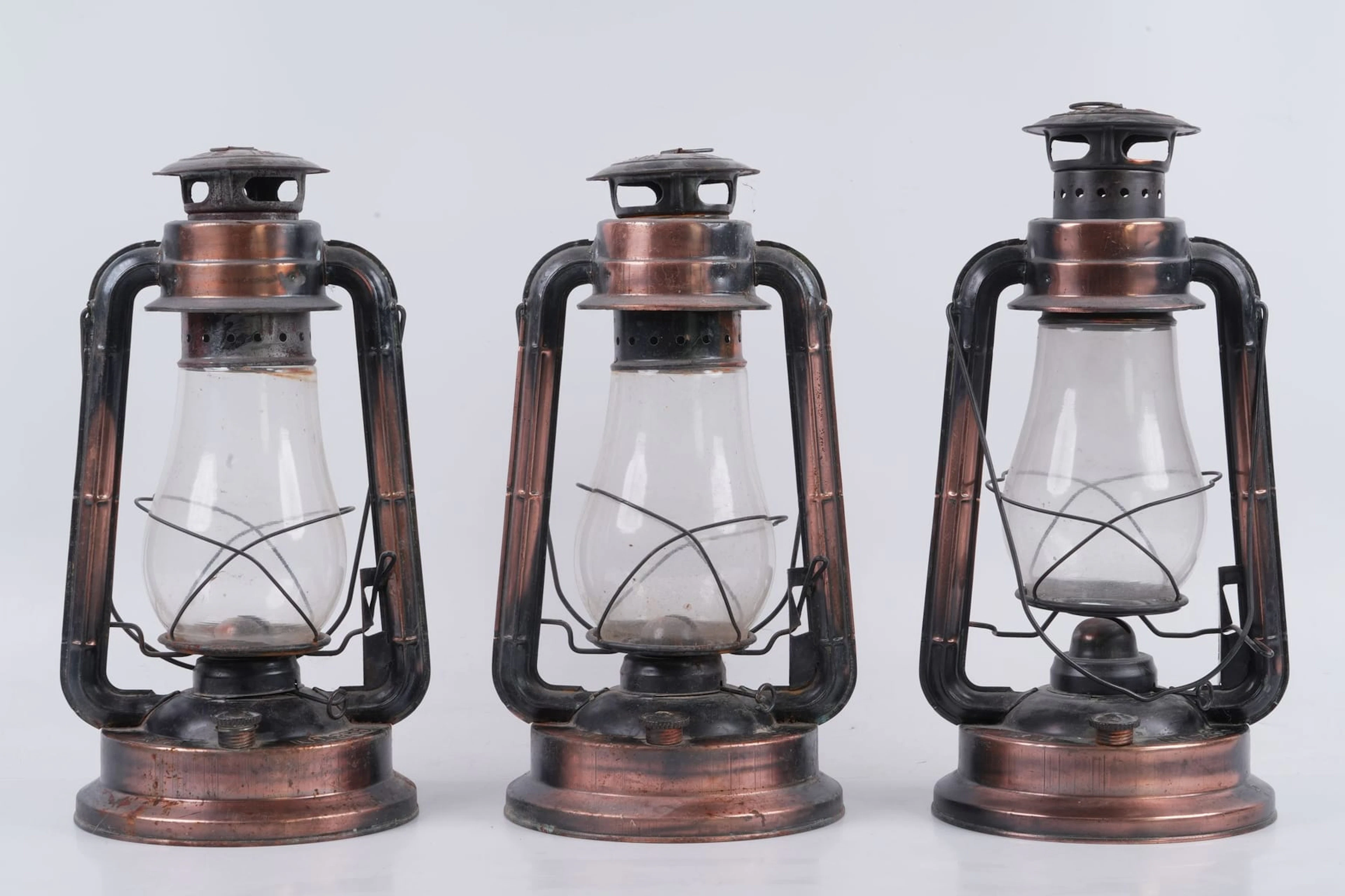 FOTOGENLYKTOR, 3 st, metall och glas, "No 285", Kina