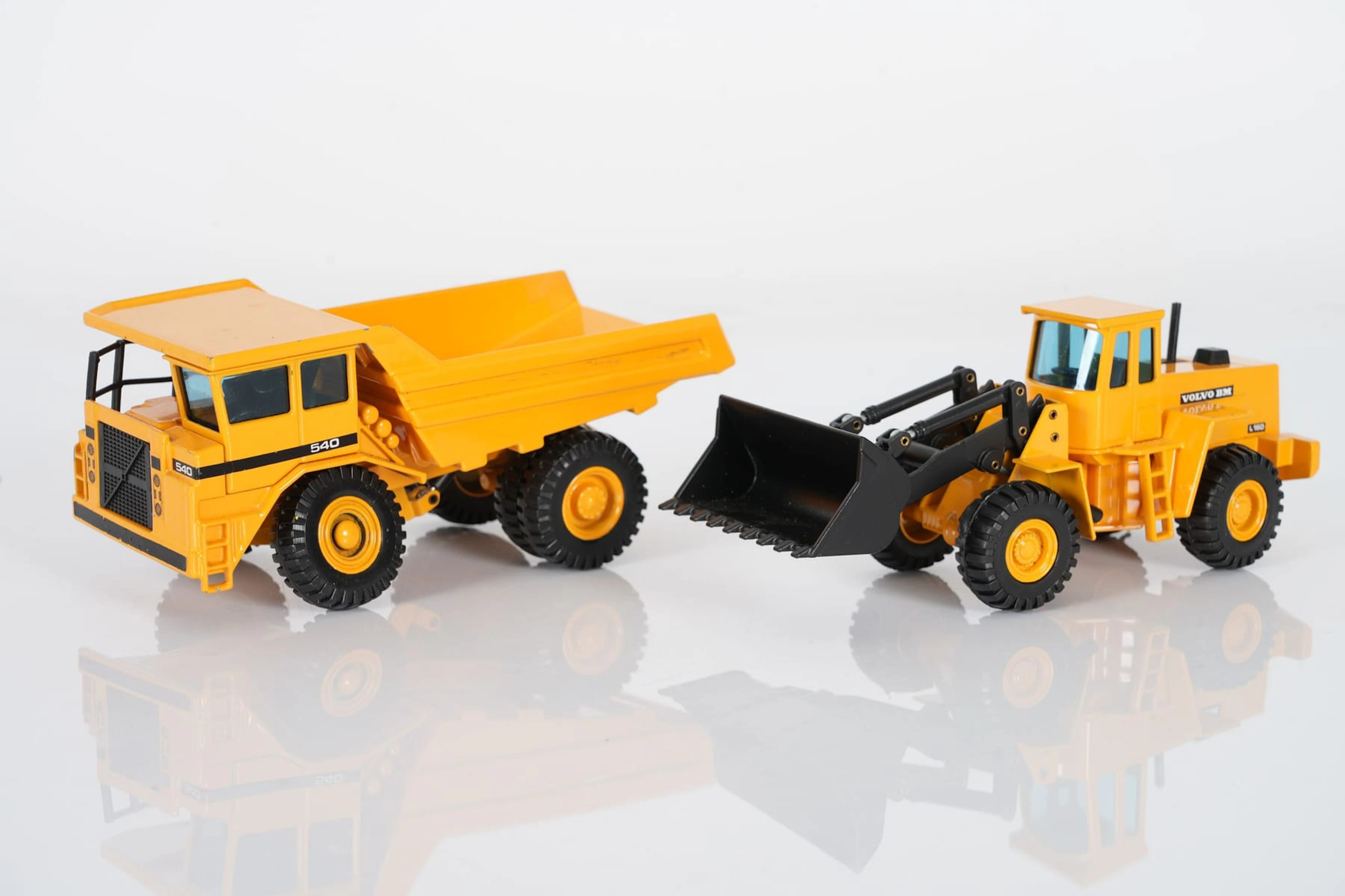 MODELLBILAR, 2 st, Volvo BM, 540 resp. L160, bl.a. Joal