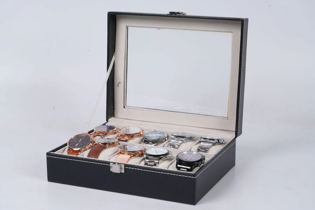 ETUI med armbandsur, 10 st, bl.a. Rovite, MiGeer