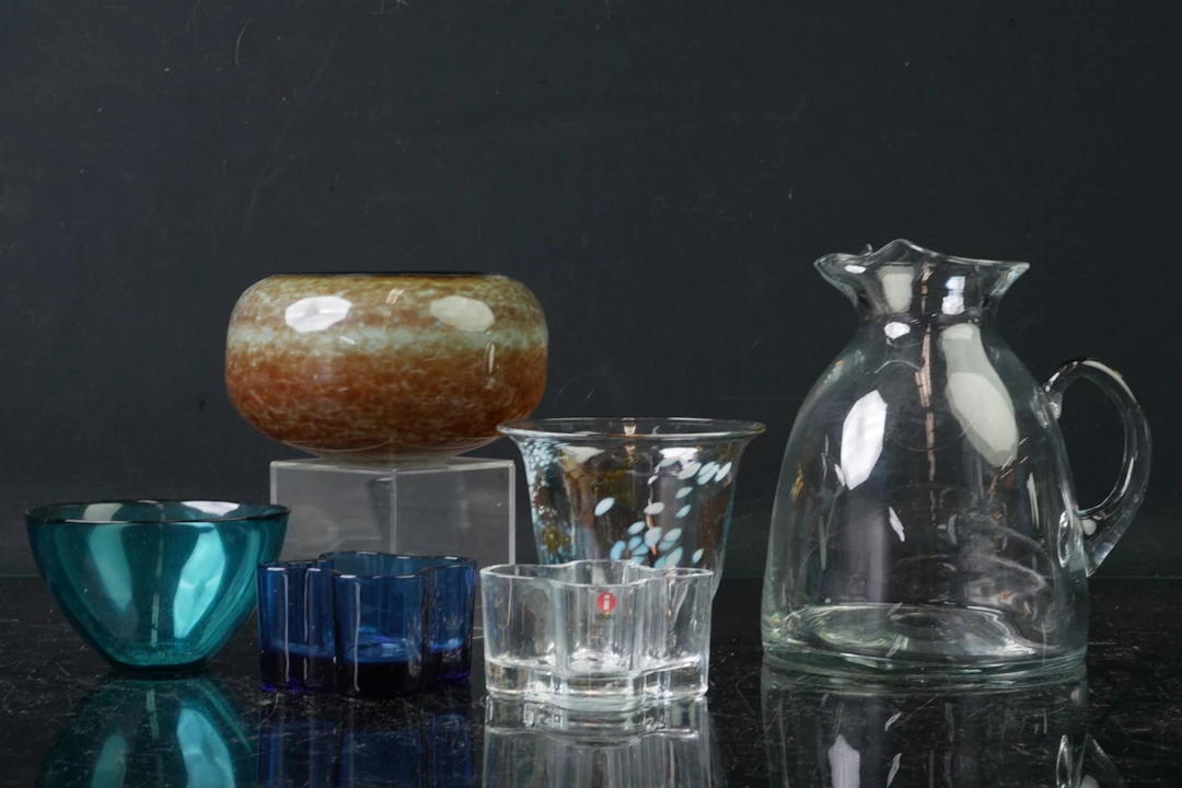 TILLBRINGARE, skålar, samt ljuslyktor, b.l.a. Iittala