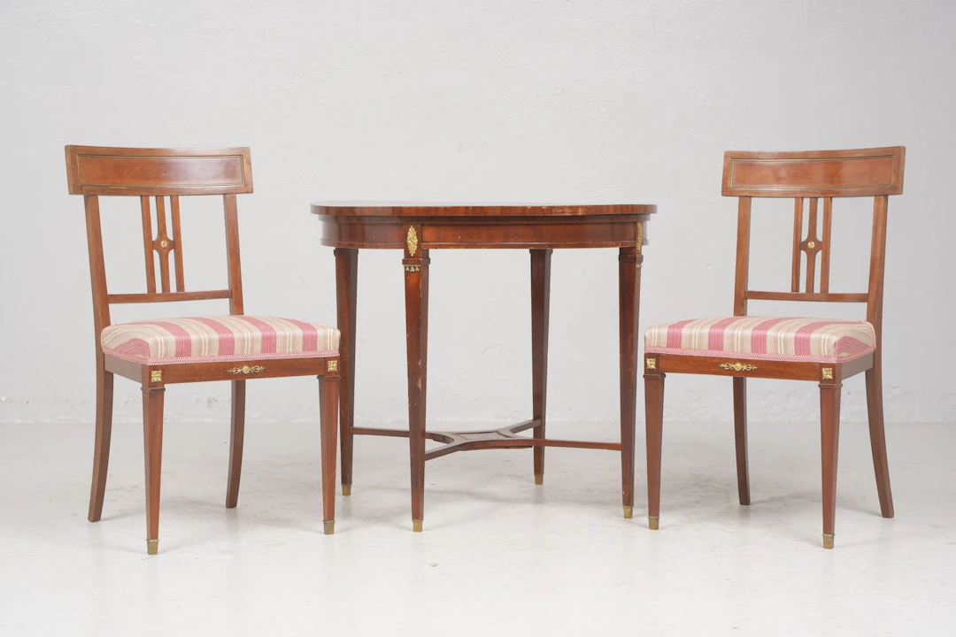 BORD samt STOLAR, 2 st, mahogny, empirestil, 1900-talets andra hälft