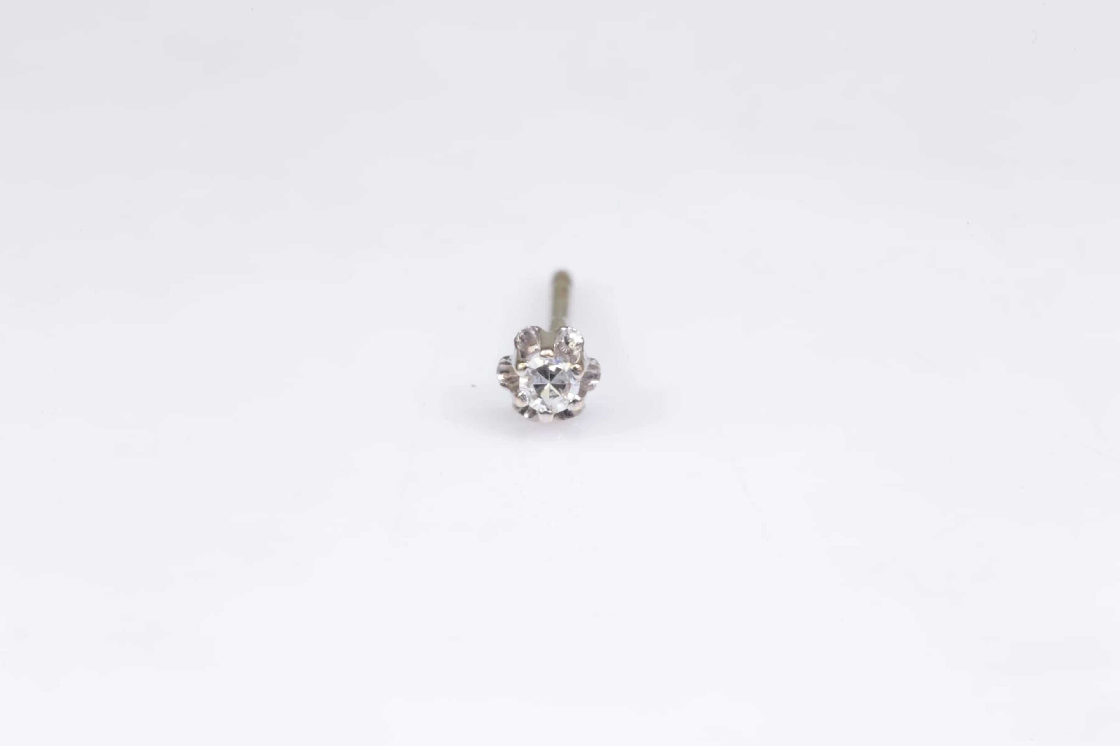ÖRHÄNGE, enskilt, med 8/8-slipad diamant, ca 0,024 ct, vitguld, 18 k, ca 0,14 g