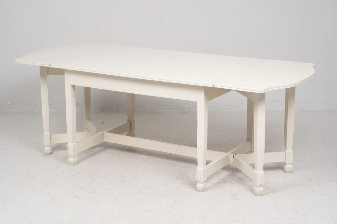 TAGE ZICKERMAN (1860-1950), matbord / slagbord, vitmålat, jugend (ca 1895-1920)