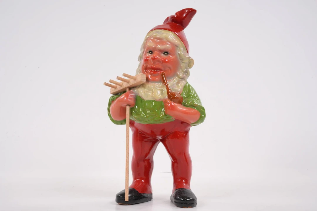 FIGURIN, tomte, terrakotta, 1900-tal