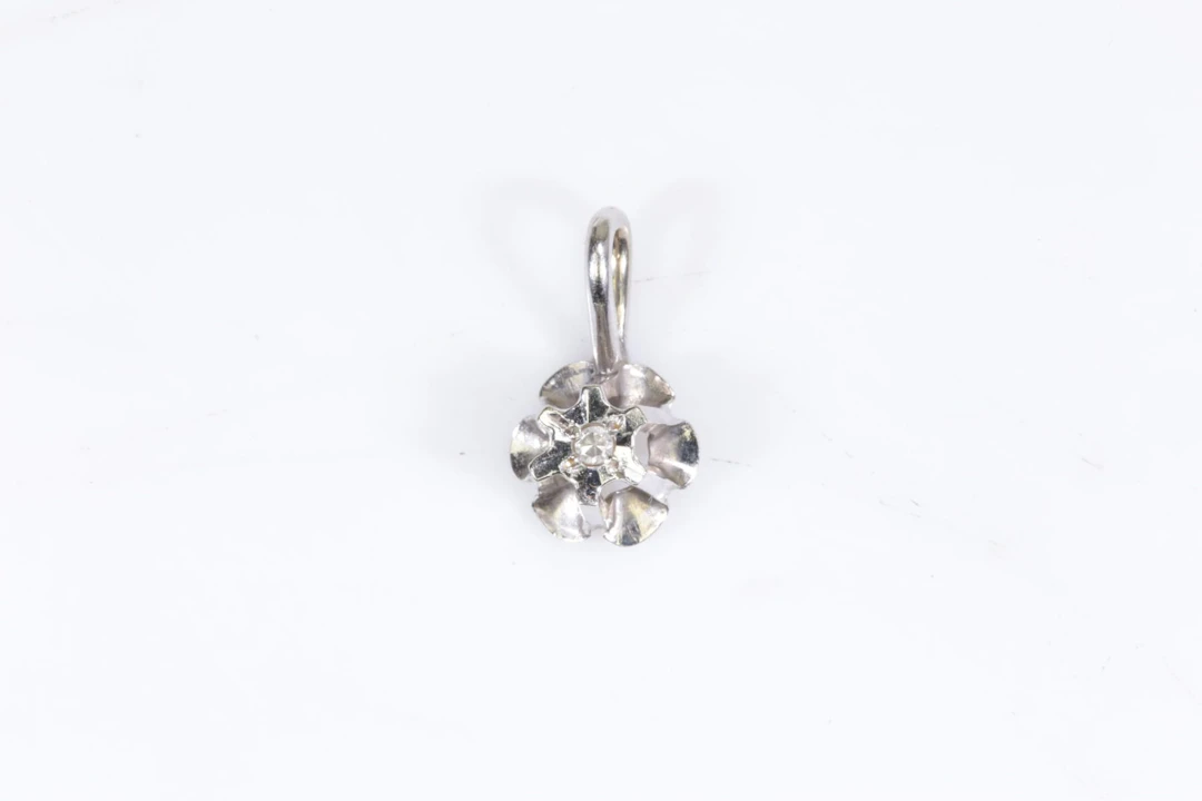 HÄNGE med 8/8-slipad diamant, ca 0,006 ct, vitguld, 18 k, ca 0,35 g