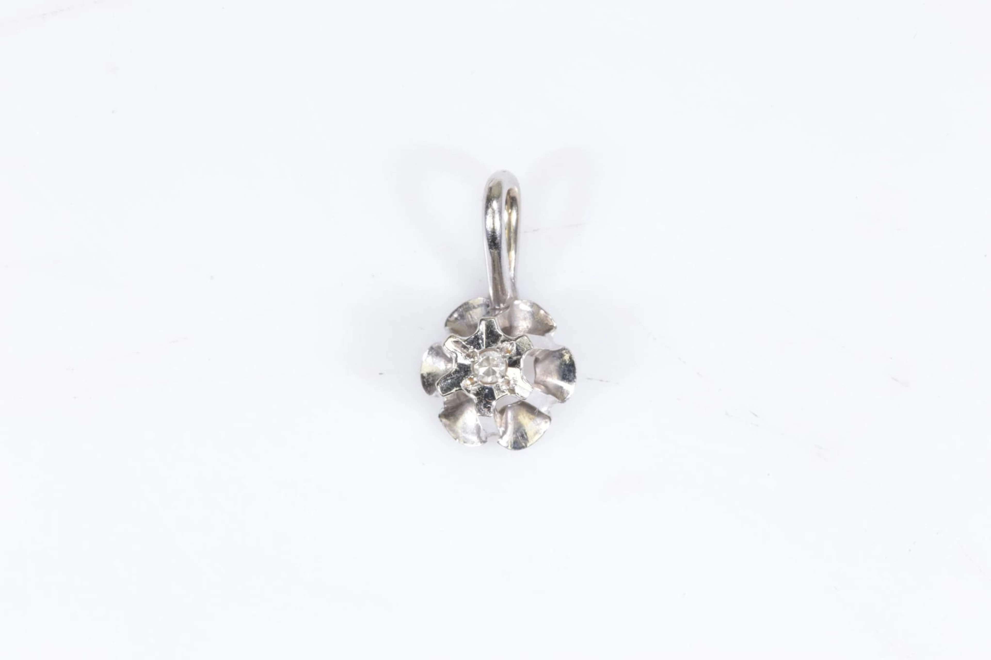 HÄNGE med 8/8-slipad diamant, ca 0,006 ct, vitguld, 18 k, ca 0,35 g