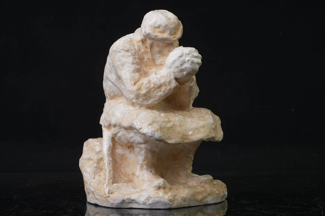 ARON JERNDAHL (1858-1936), skulptur, bemålad gips, "Piprökaren"