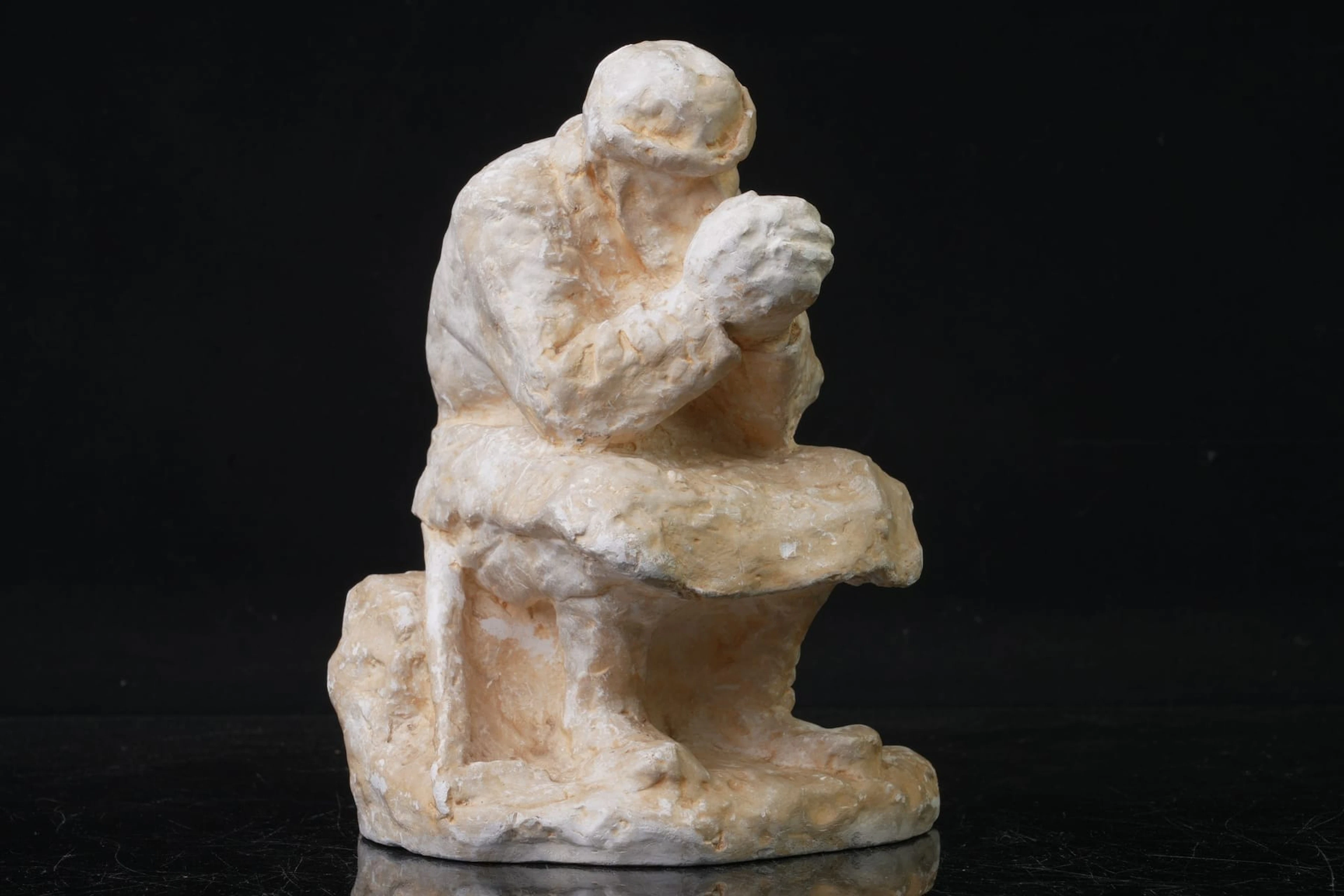 ARON JERNDAHL (1858-1936), skulptur, bemålad gips, "Piprökaren"