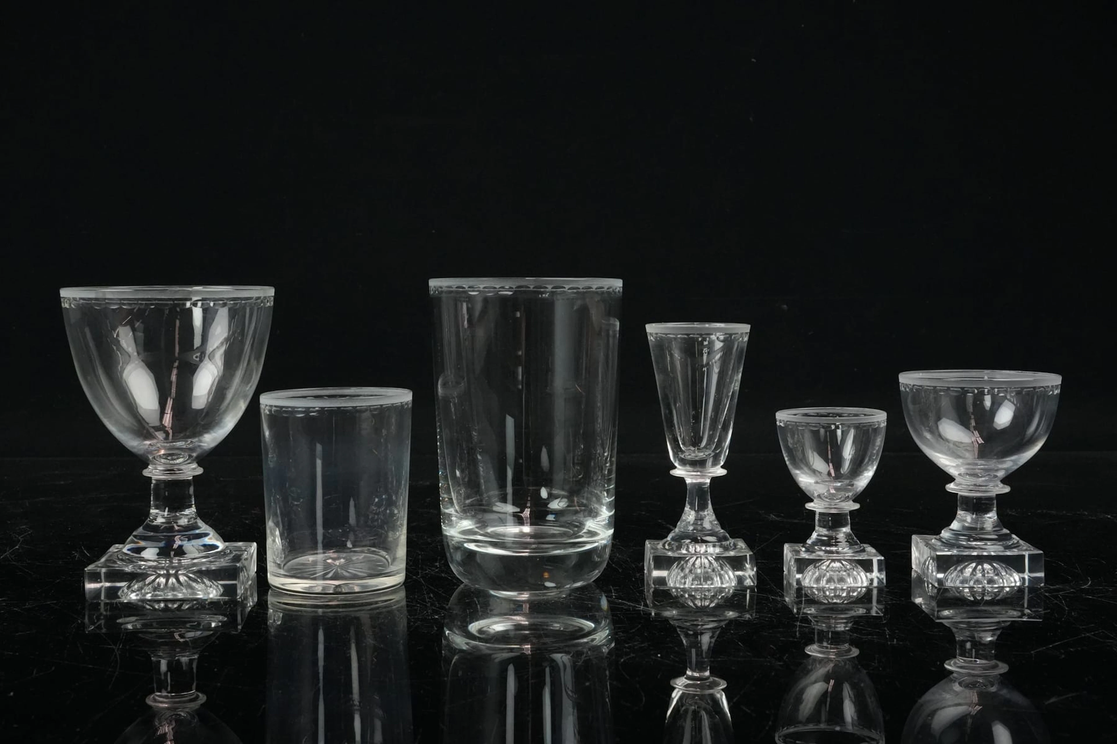 ELIS BERGH (1881-1954), glasservis, delar, "Ekeberga pärlbård", Kosta