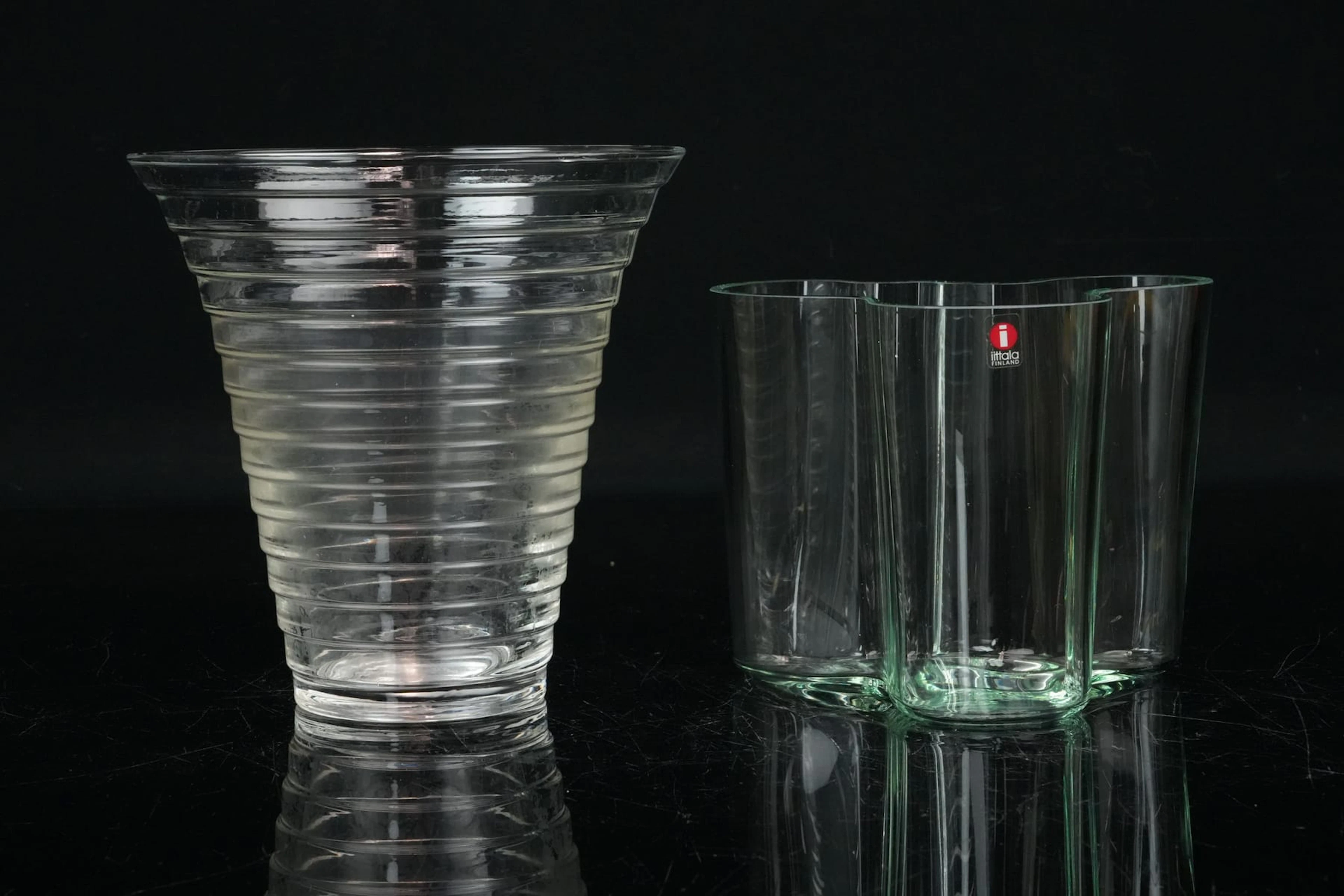 AINO AALTO (1894-1949), samt ALVAR AALTO (1898-1976), vaser, 2 st, Iittala