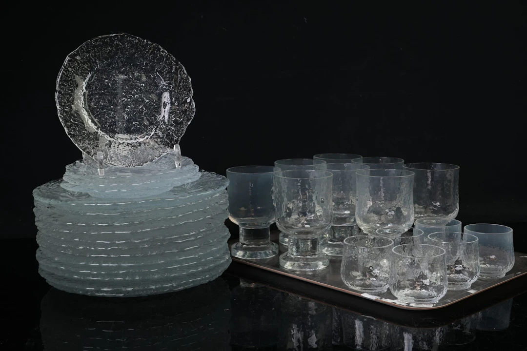UNO WESTERBERG, glasservisdelar, 30 delar, "Rondola", samt "Korall", Pukeberg