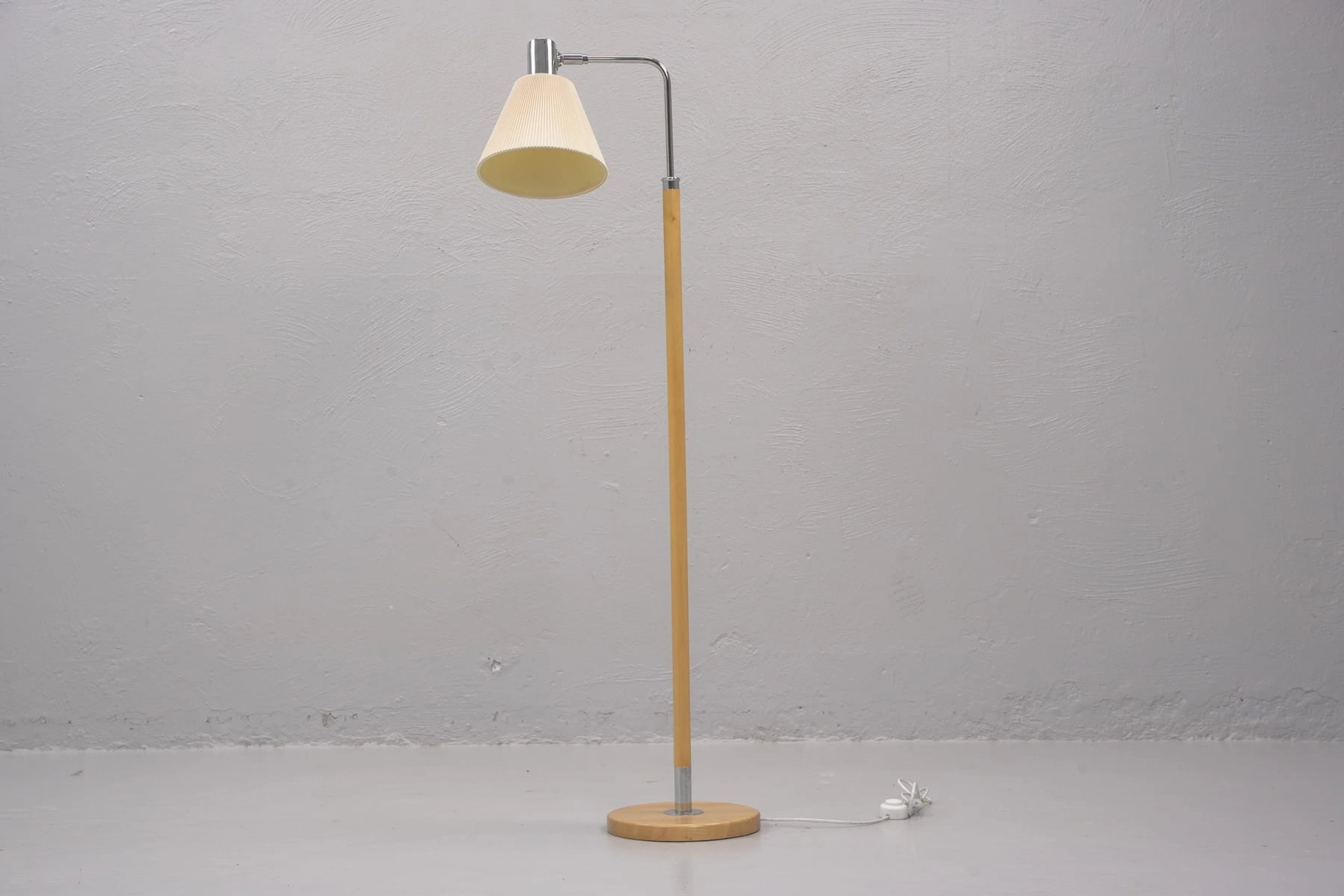 KARIN MOBRING & TOMAS JELINEK, golvlampa, björk, "Stockholm", IKEA, 1990-tal