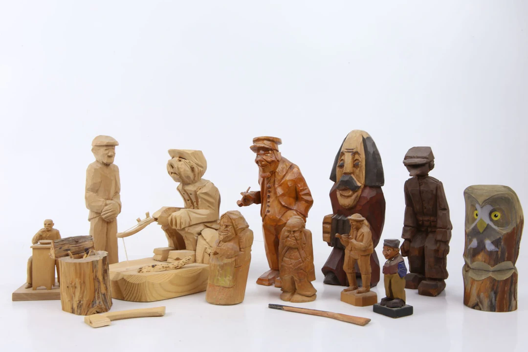 PARTI med träfigurer, 1900-tal