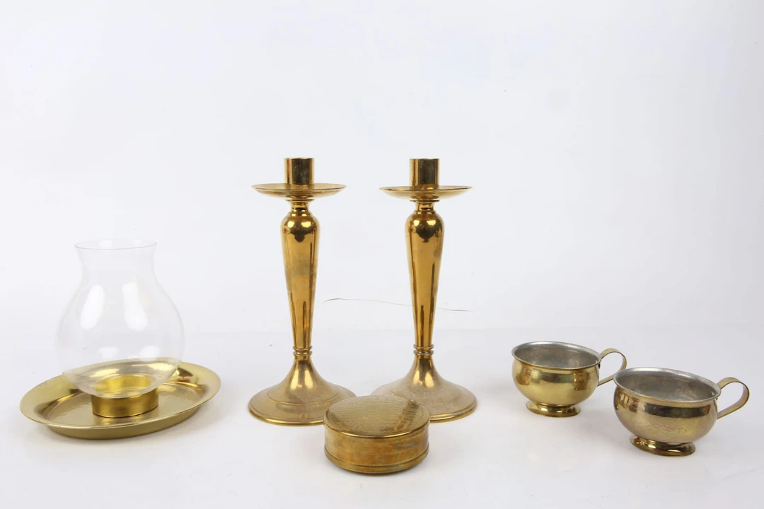 LJUSSTAKAR, 2+1 st, nipperask, samt punschmuggar, 2 st, bl.a. Skultuna Bruk