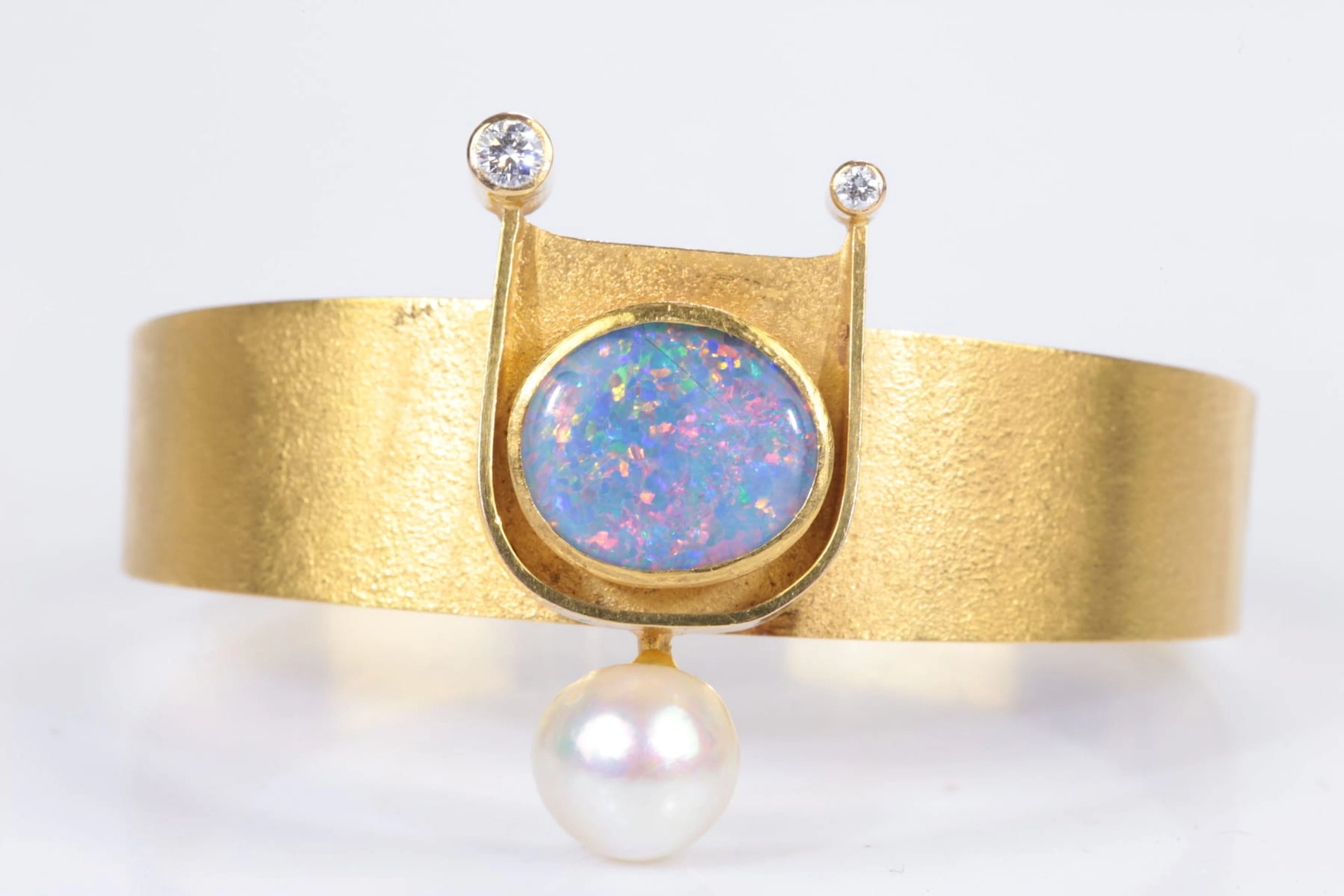 KARLHEINZ SAUER (1943), armring med opal, odlad pärla, och diamanter