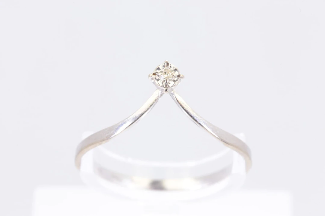 ENSTENSRING med 8/8-slipad diamant, ca 0,01 ct, ca 1,05 g, GFAB