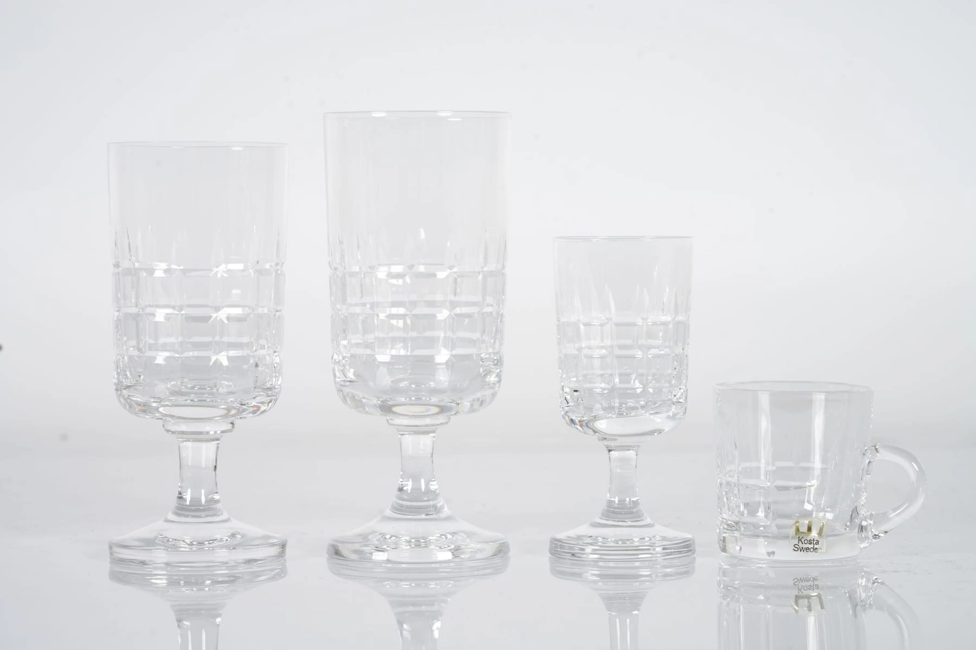 VICKE LINDSTRAND (1904-1983), del av glasservis, 37 delar, "City", Kosta
