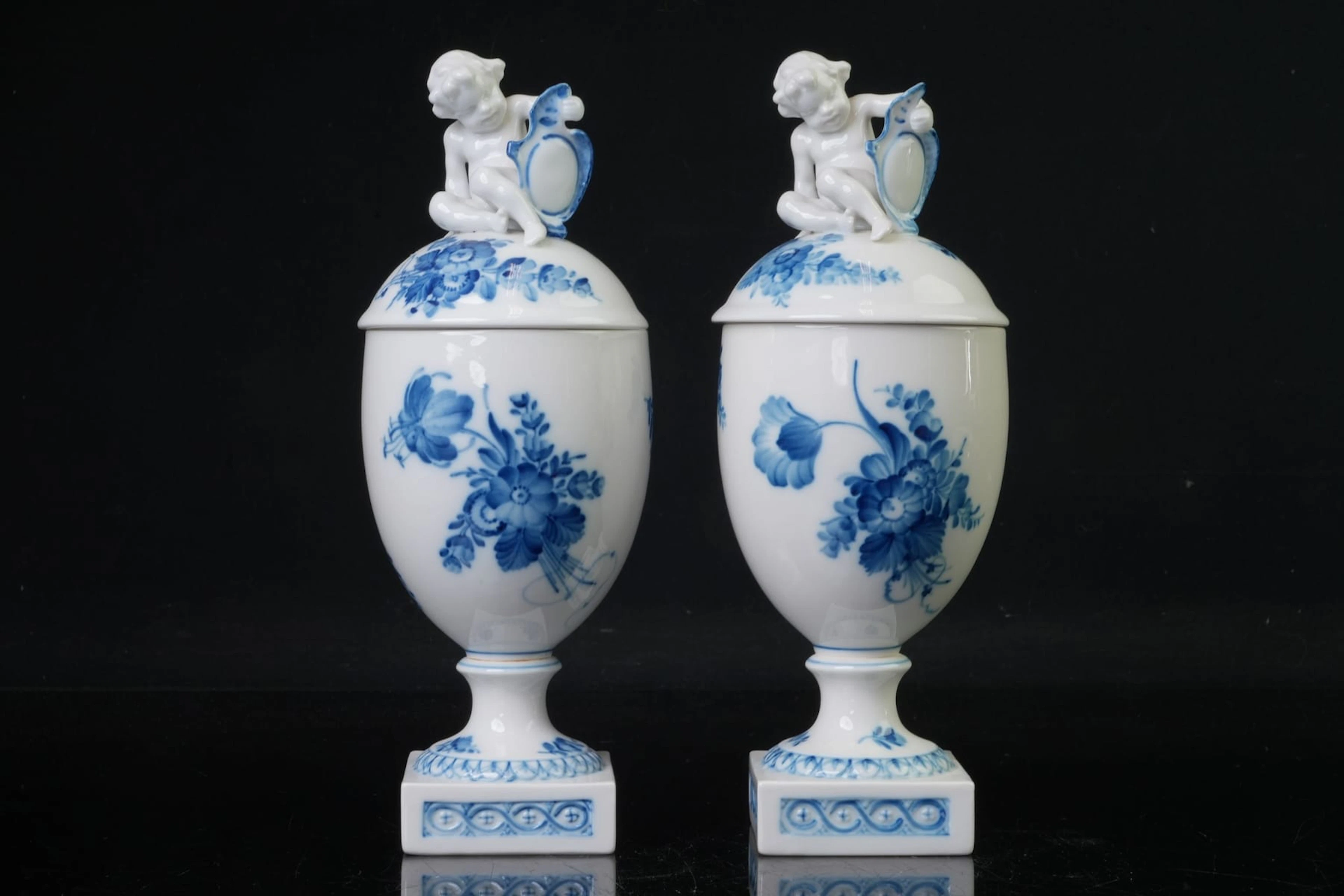 LOCKURNOR, ett par, "Blå Blomst", Royal Copenhagen