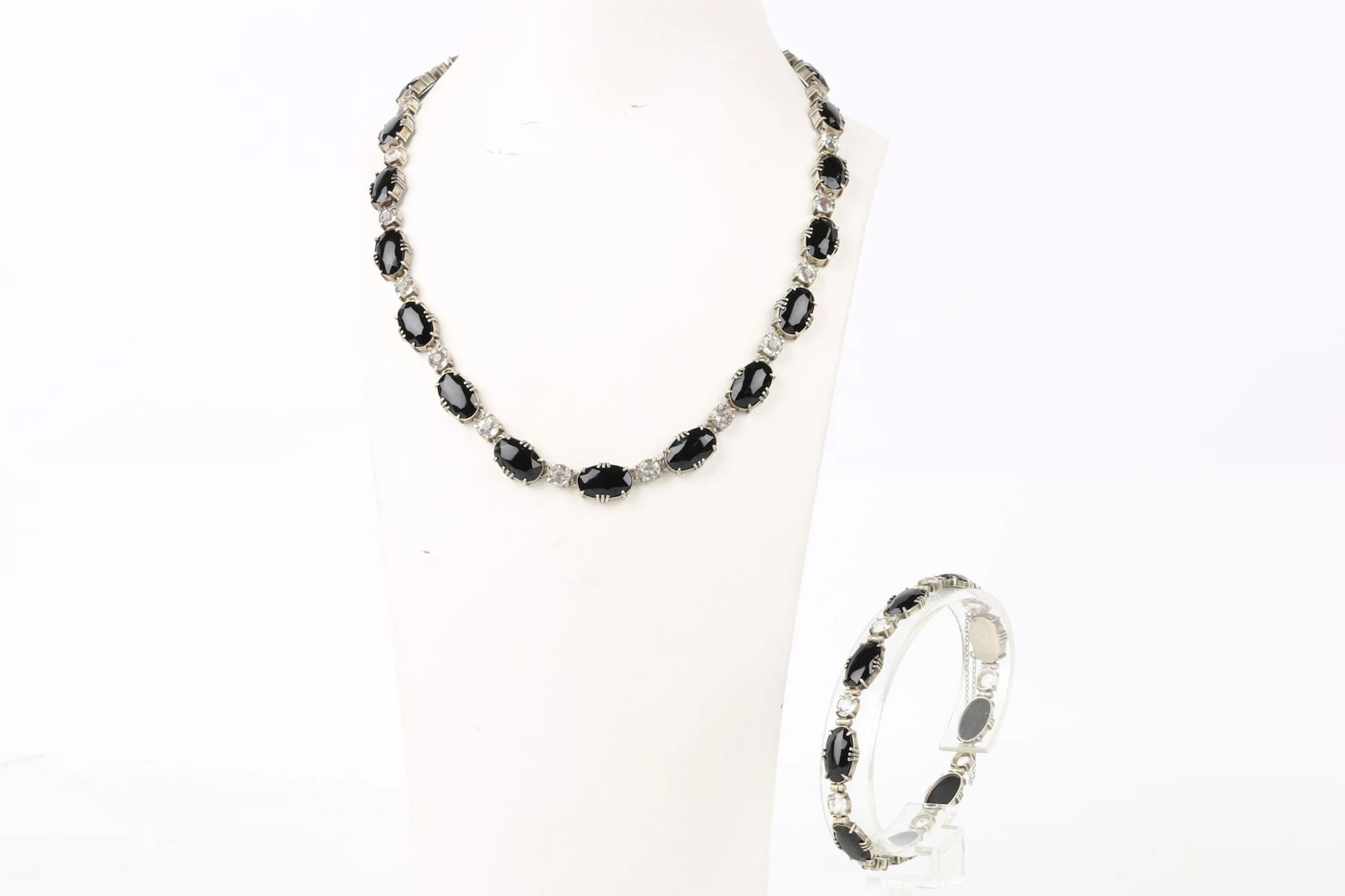 COLLIER samt ARMBAND med onyx och vita stenar, silver, importstämplade