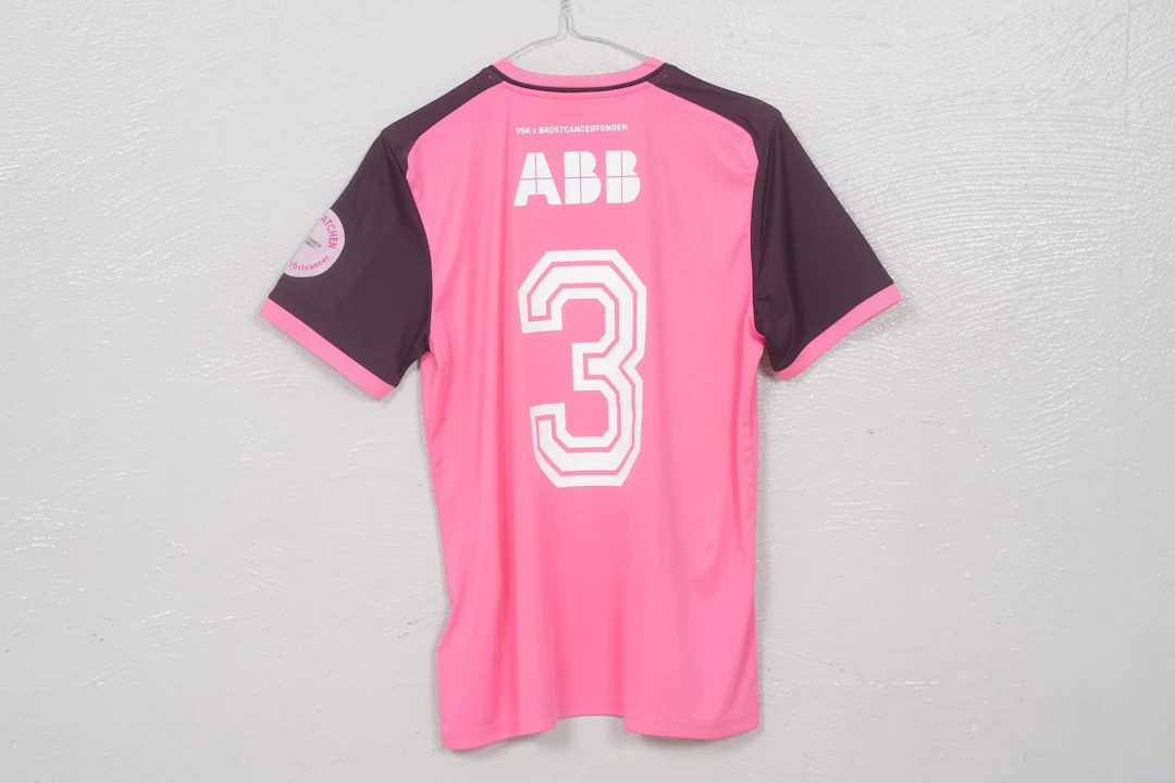 TYRA MAGNUSSON, matchtröja, (M), "Rosa matchen", VSK Fotboll, 2026
