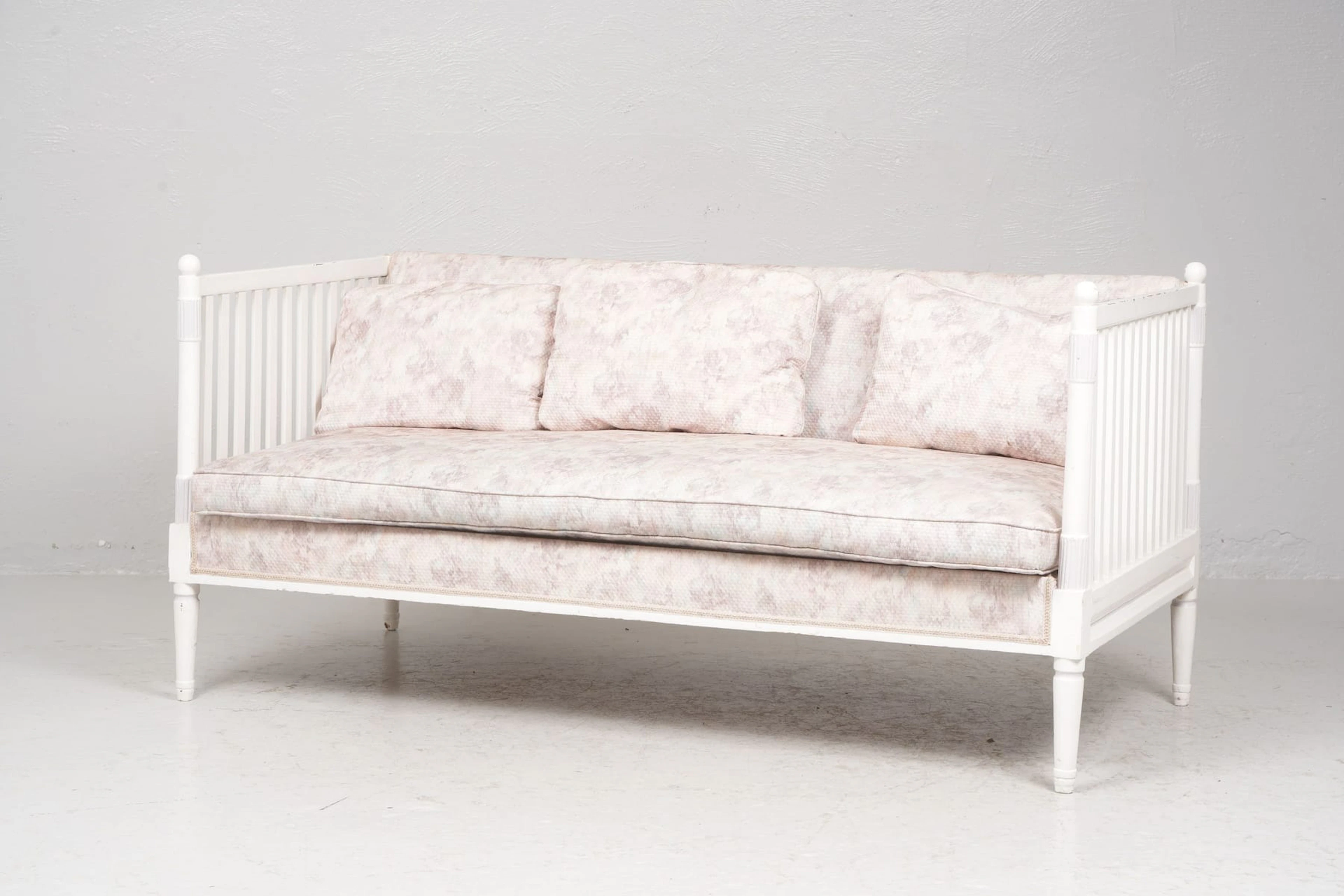 SOFFA, vitlackerad, sengustaviansk stil, 1900-tal