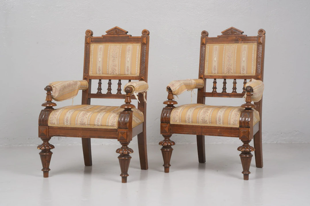 KARMSTOLAR, ett par, mahogny, nyrenässans, 1800-talets andra hälft