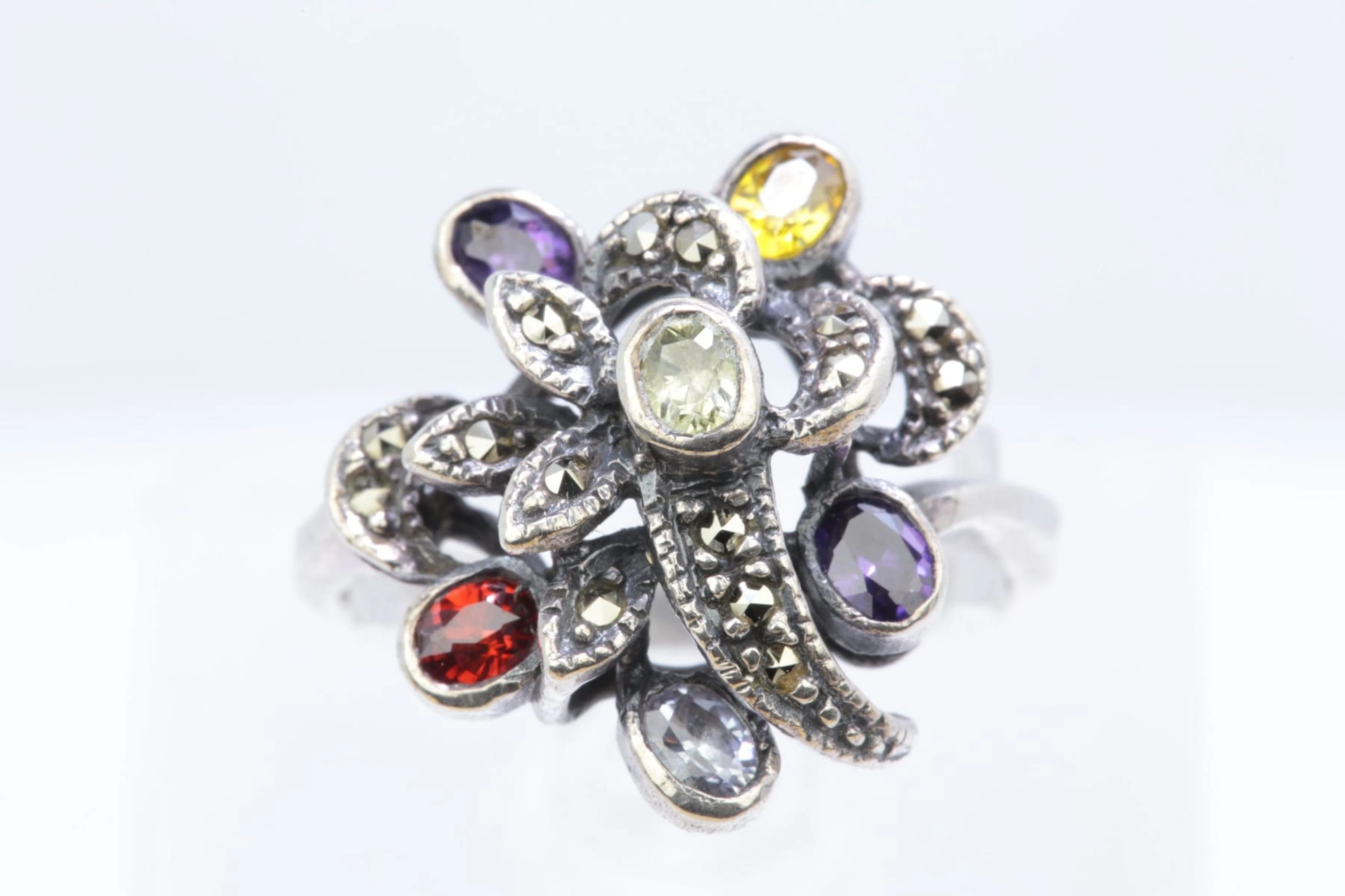 RING med olikfärgade stenar och markasiter, silver
