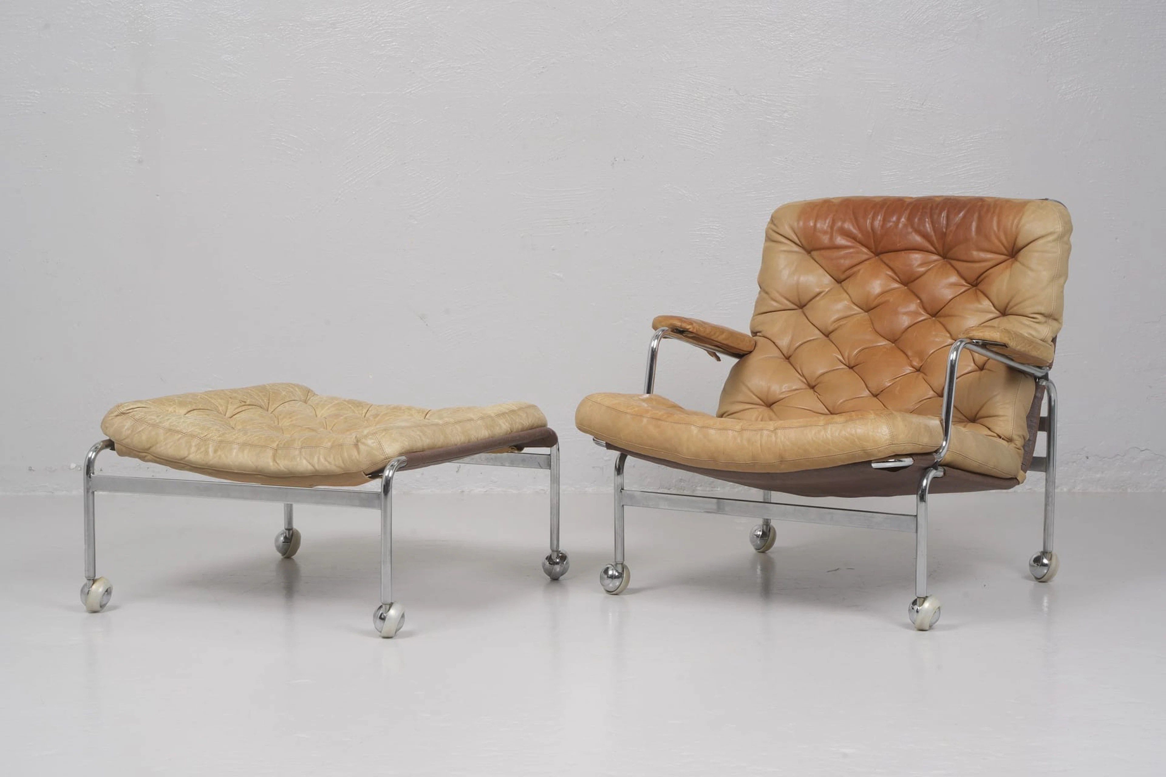 BRUNO MATHSSON (1907-1988), fåtölj, med fotpall, "Karin", Dux