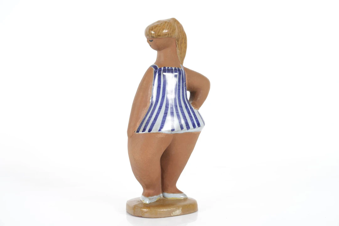 LISA LARSON (1931-2024), figurin, "Dora", ur serien ABC-flickor, Gustavsberg