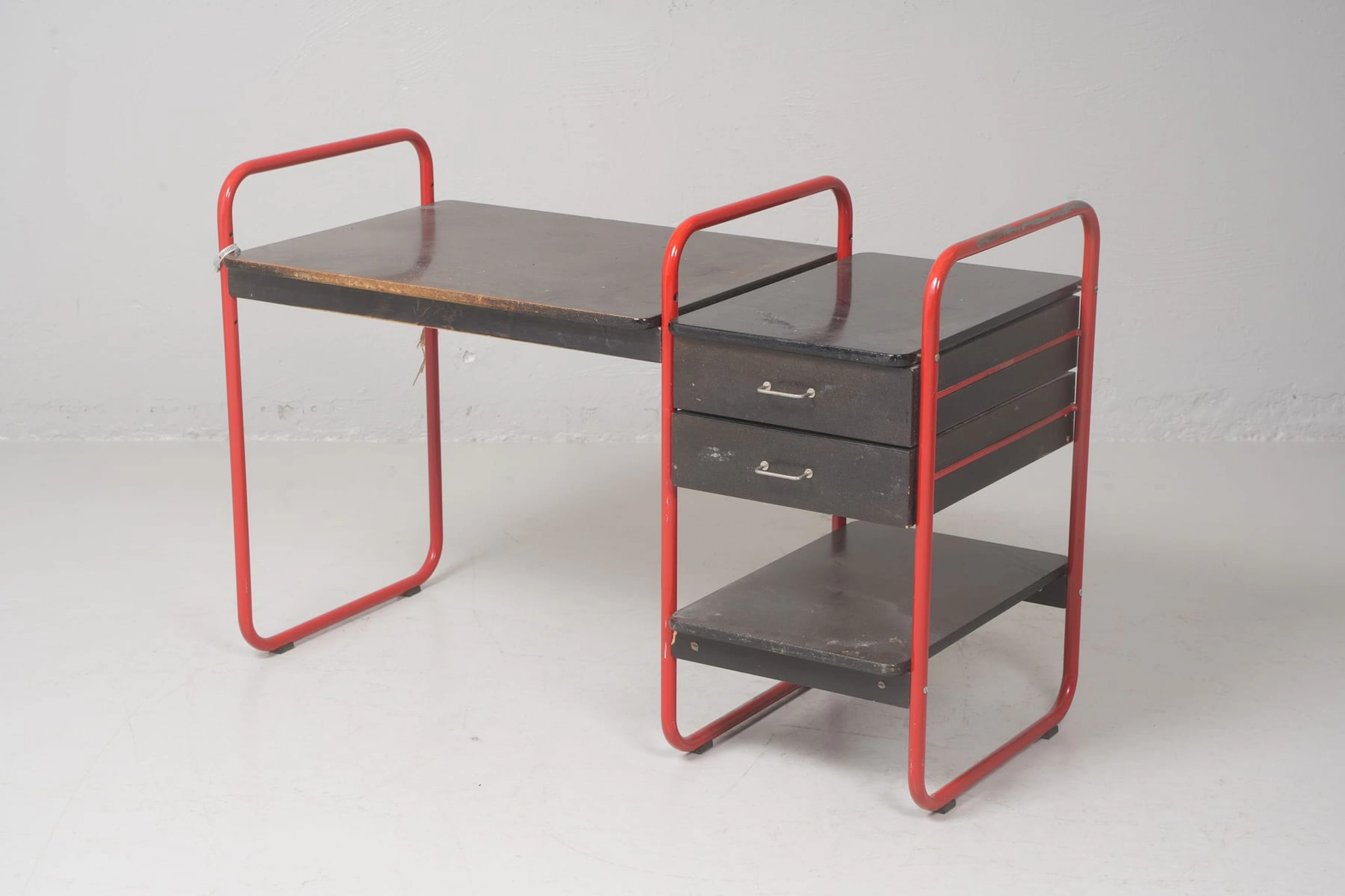 SKRIVBORD, metall, 1900-talets andra hälft