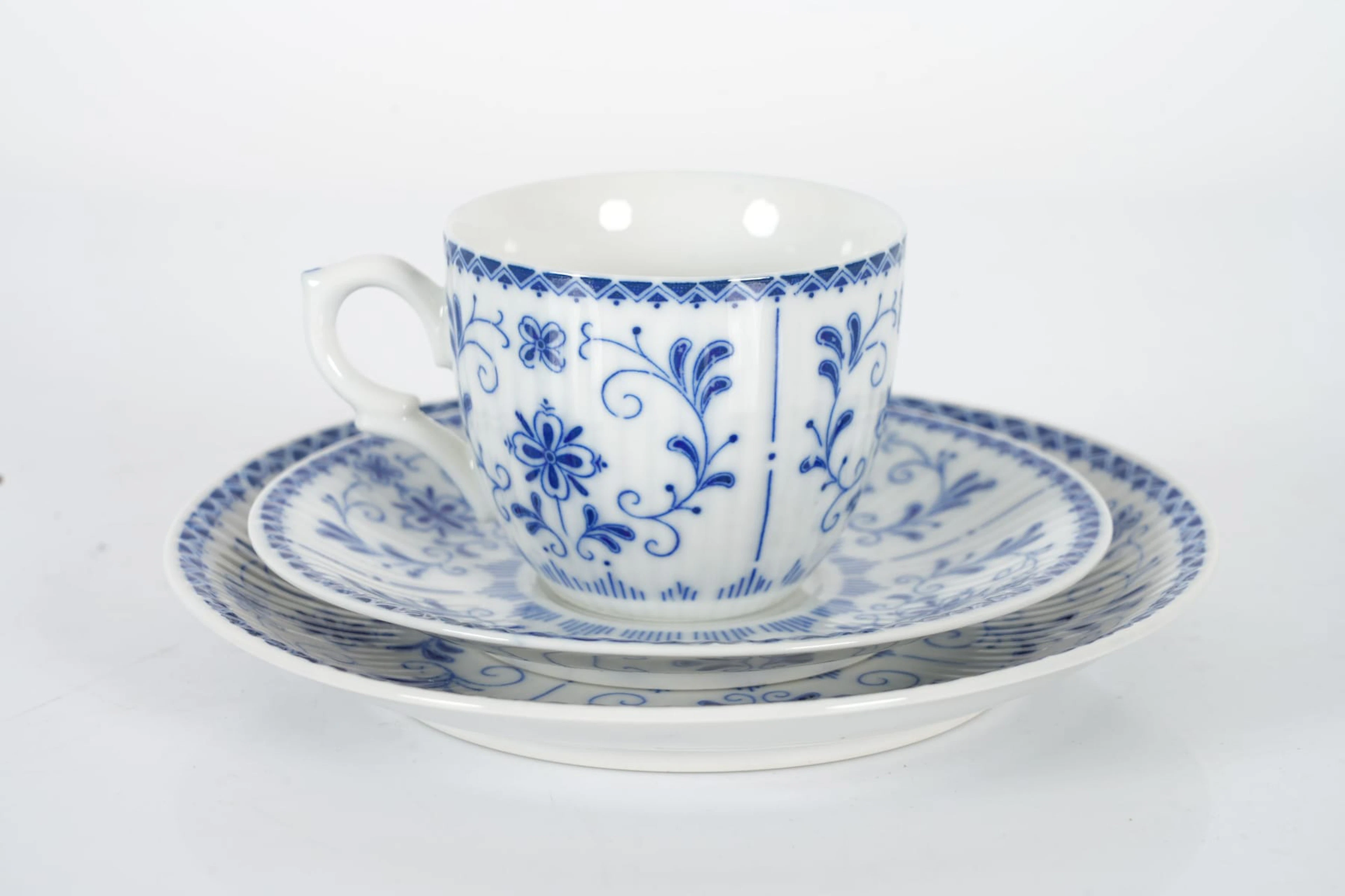 KAFFEGODS, 6 st samt ASSIETTER, 6 st, Terra, 1900-tal