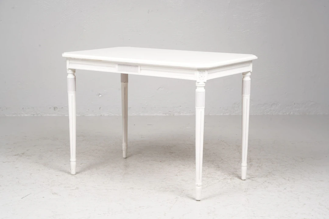 SIDOBORD, gustavianskt stil, vitlackerad, 1900-tal