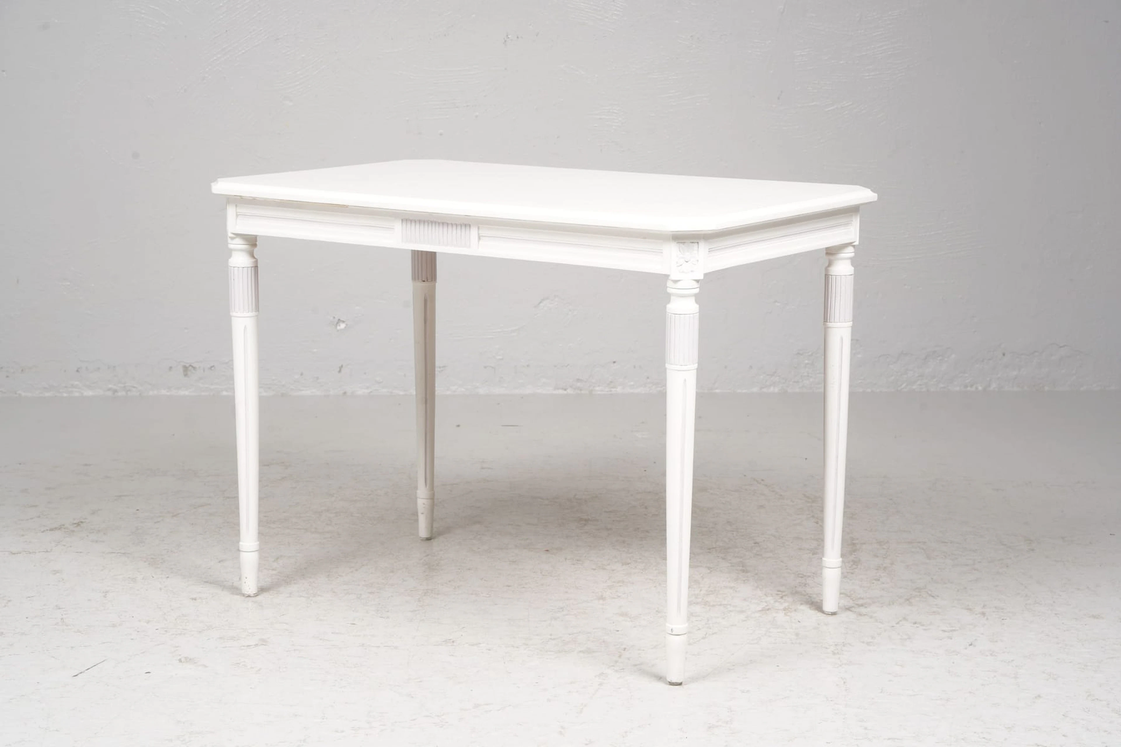 SIDOBORD, gustavianskt stil, vitlackerad, 1900-tal