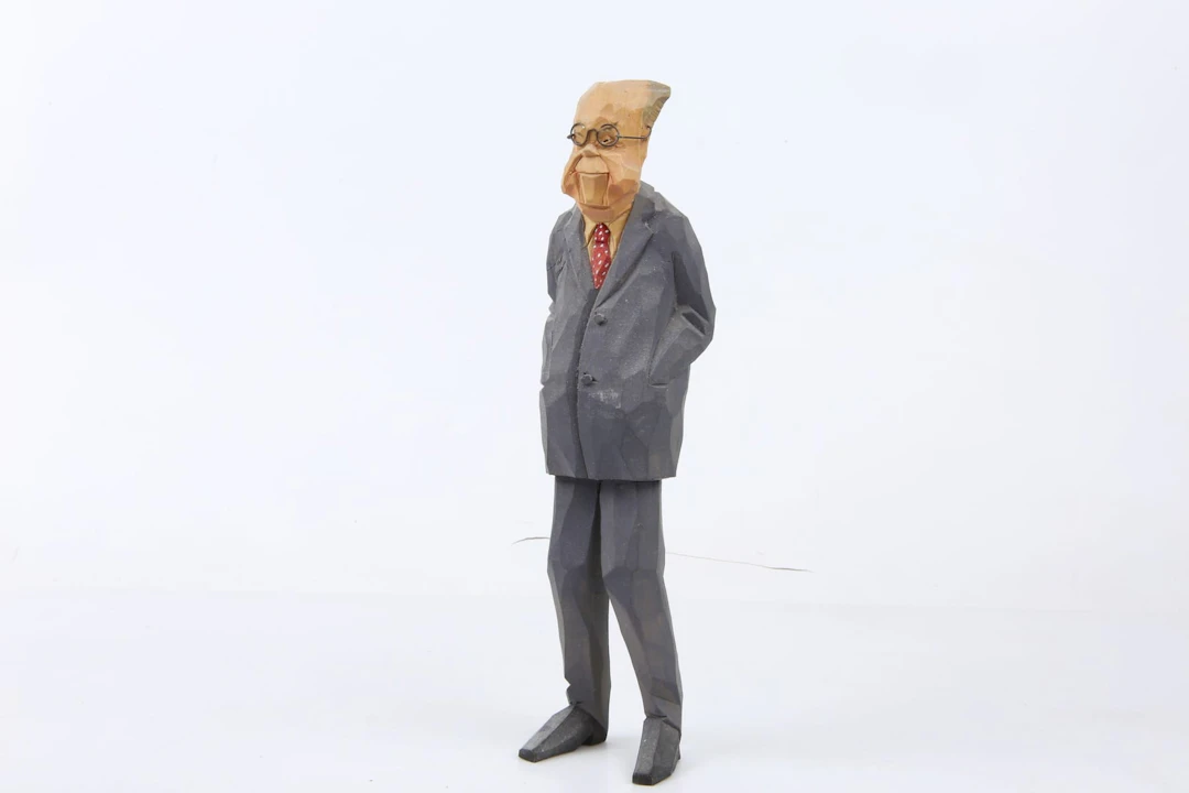 SVEN GUNNARSSON, figurin, Tage Erlander, skuret trä