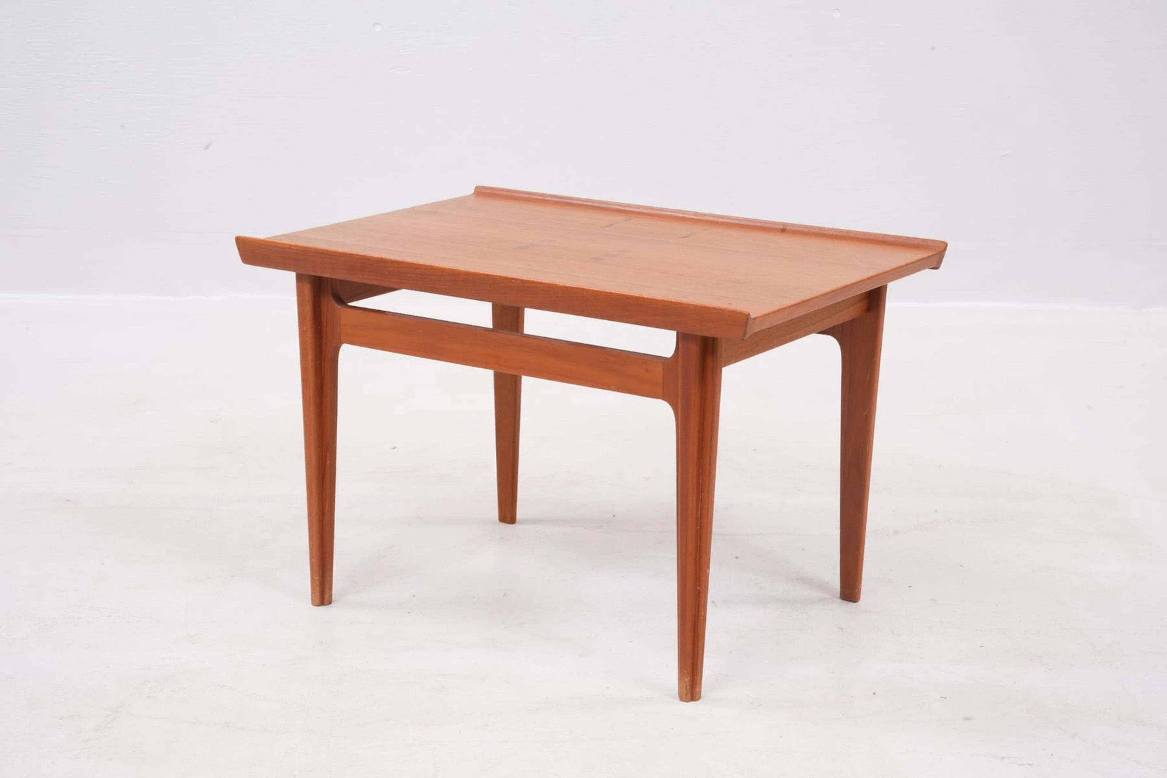 FINN JUHL (1912-1989), sidobord, teak, France & son, 1900-talets andra hälft