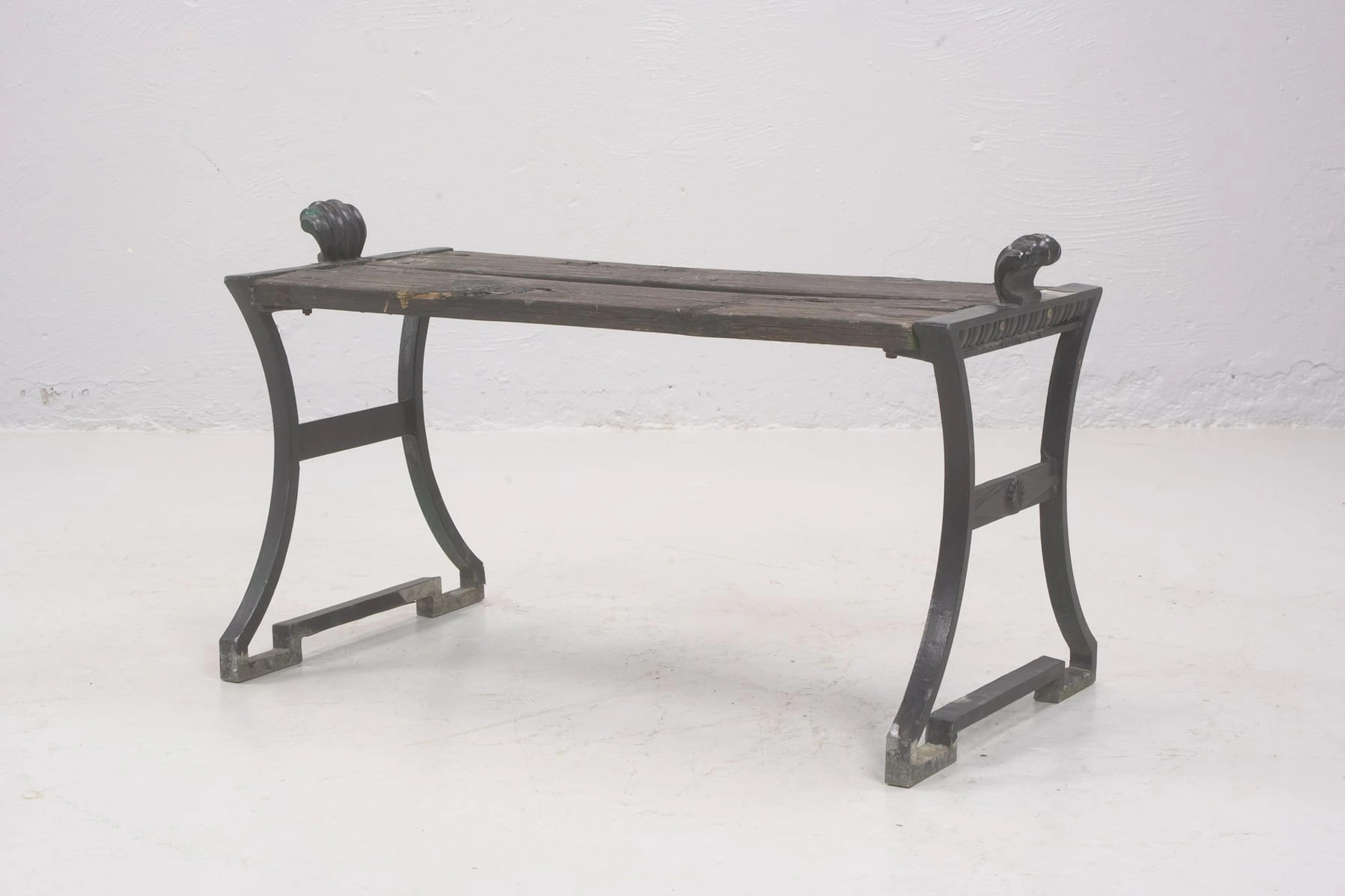 FOLKE BENSOW (1886-1971), trädgårdsbänk / taburett, "Sneckan" gjutjärn