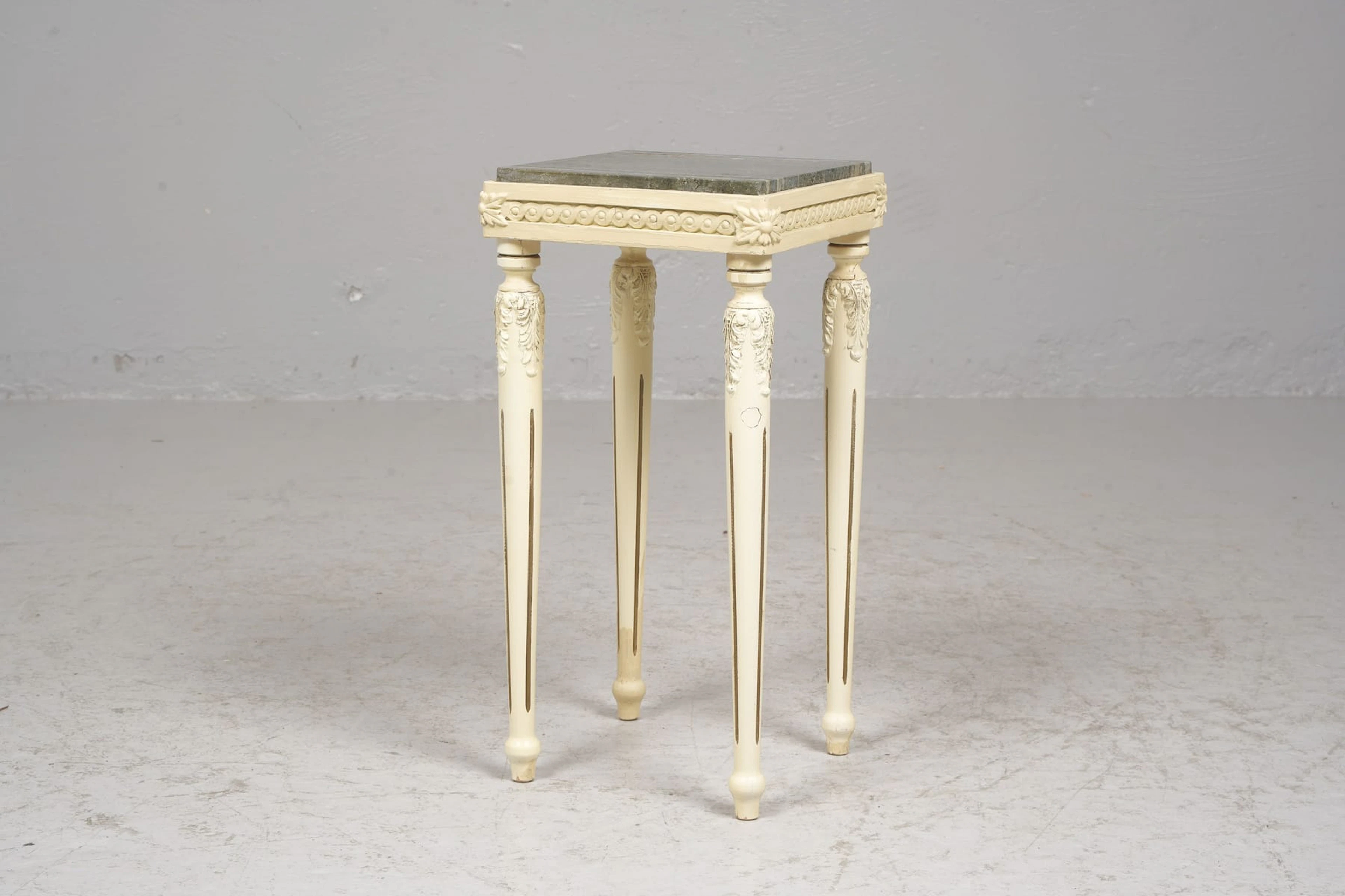 PIEDESTAL, med marmorskiva, gustaviansk stil, 1900-tal