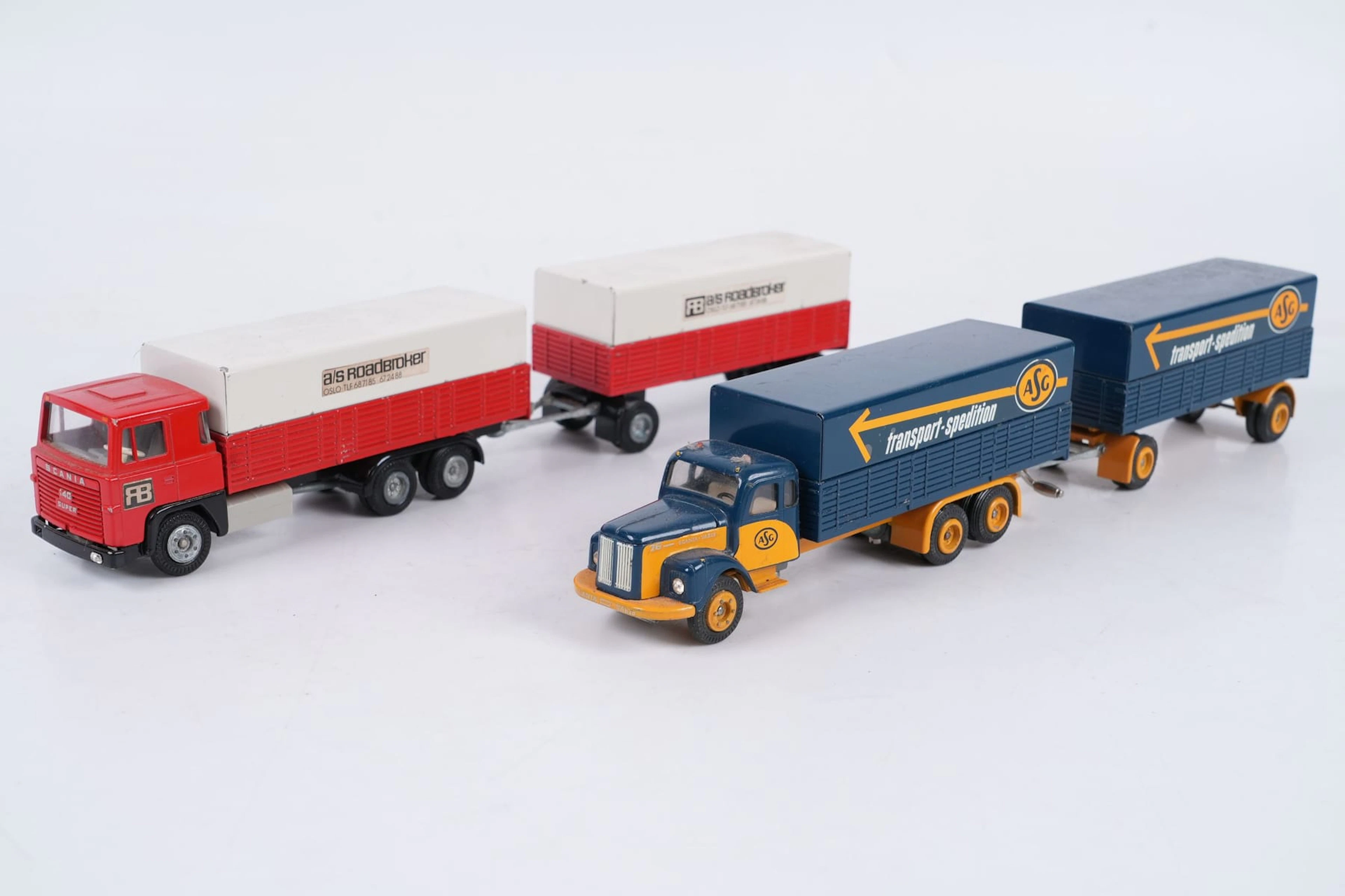 MODELLBILAR, 2 st, lastbil med släp, Tekno, Danmark