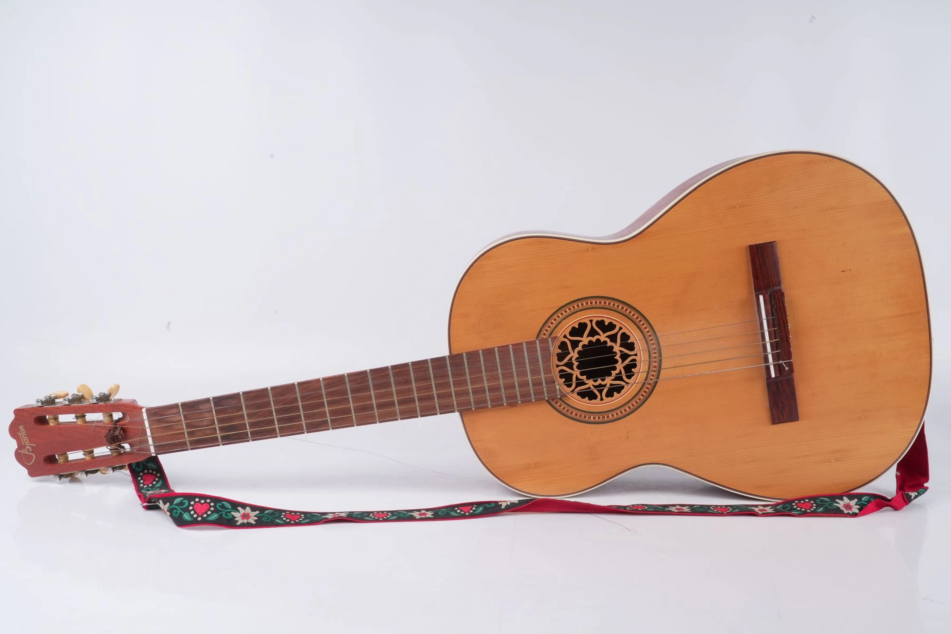 AKUSTISK GITARR, Bjärton