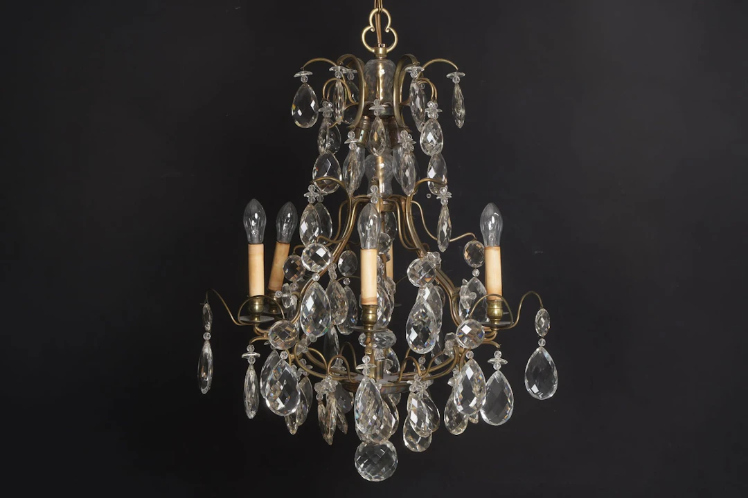 TAKLAMPA, behängd med prismor, rokokostil, 1900-talets mitt