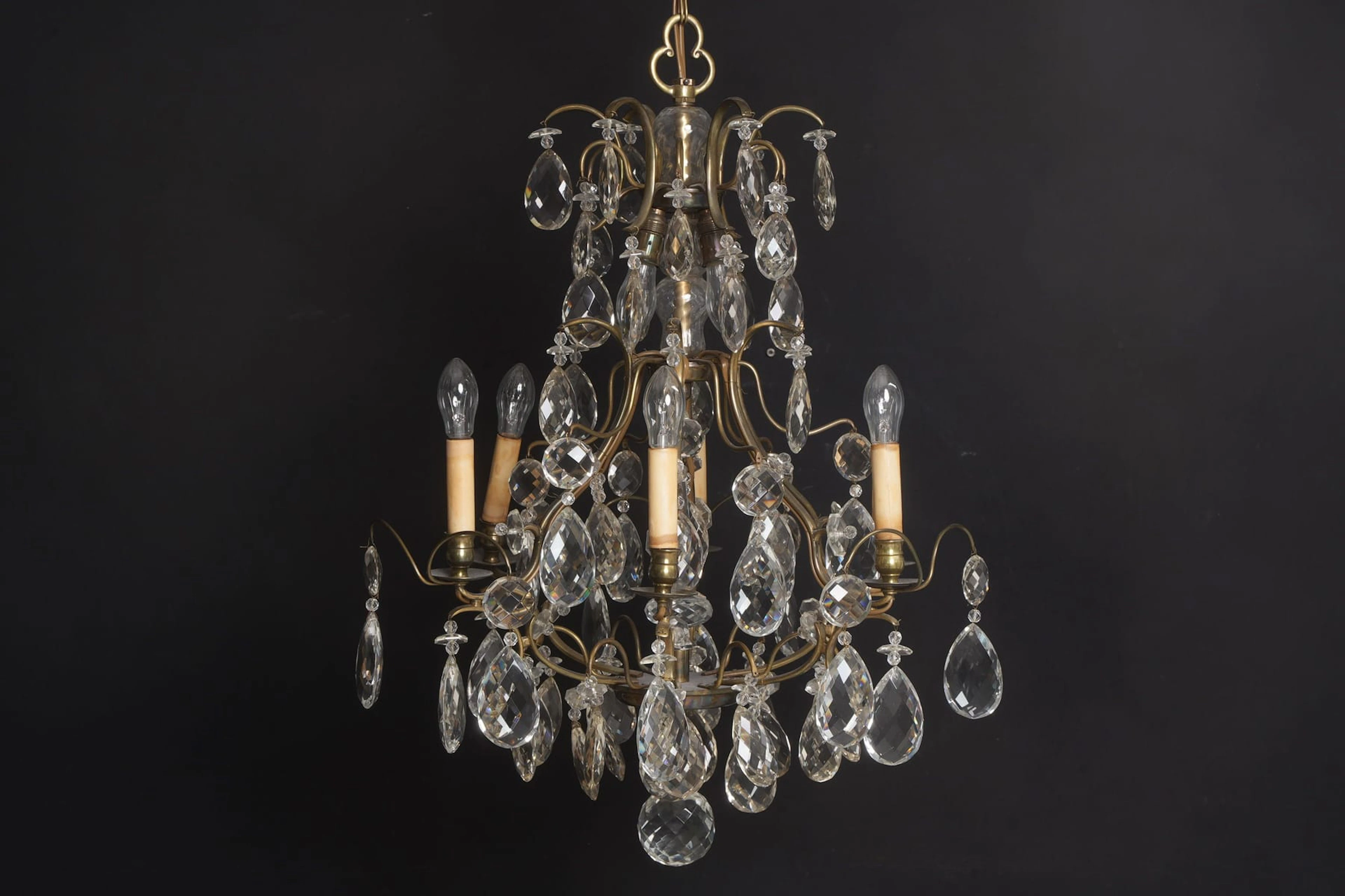 TAKLAMPA, behängd med prismor, rokokostil, 1900-talets mitt