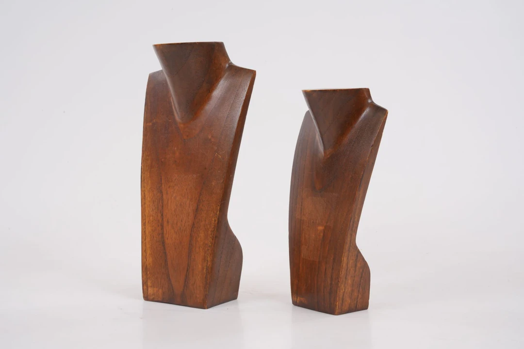 BYSTER / HALSBANDSHÅLLARE, 2 st, teak