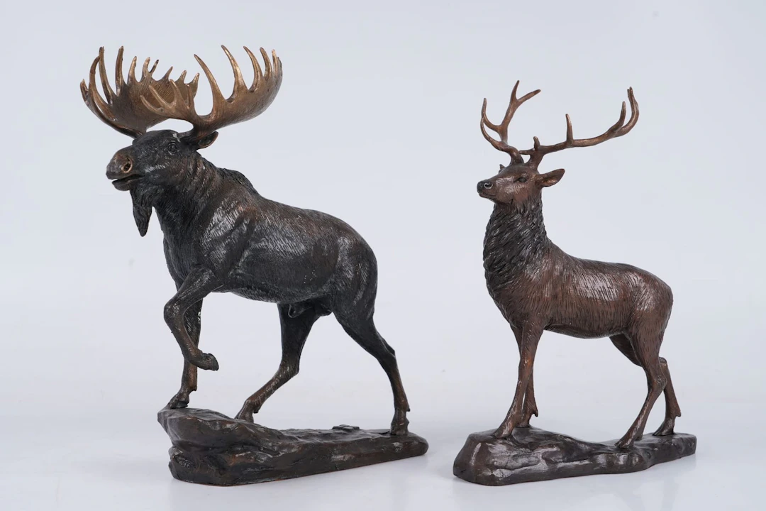 FIGURINER, 2 st, bemålad metall