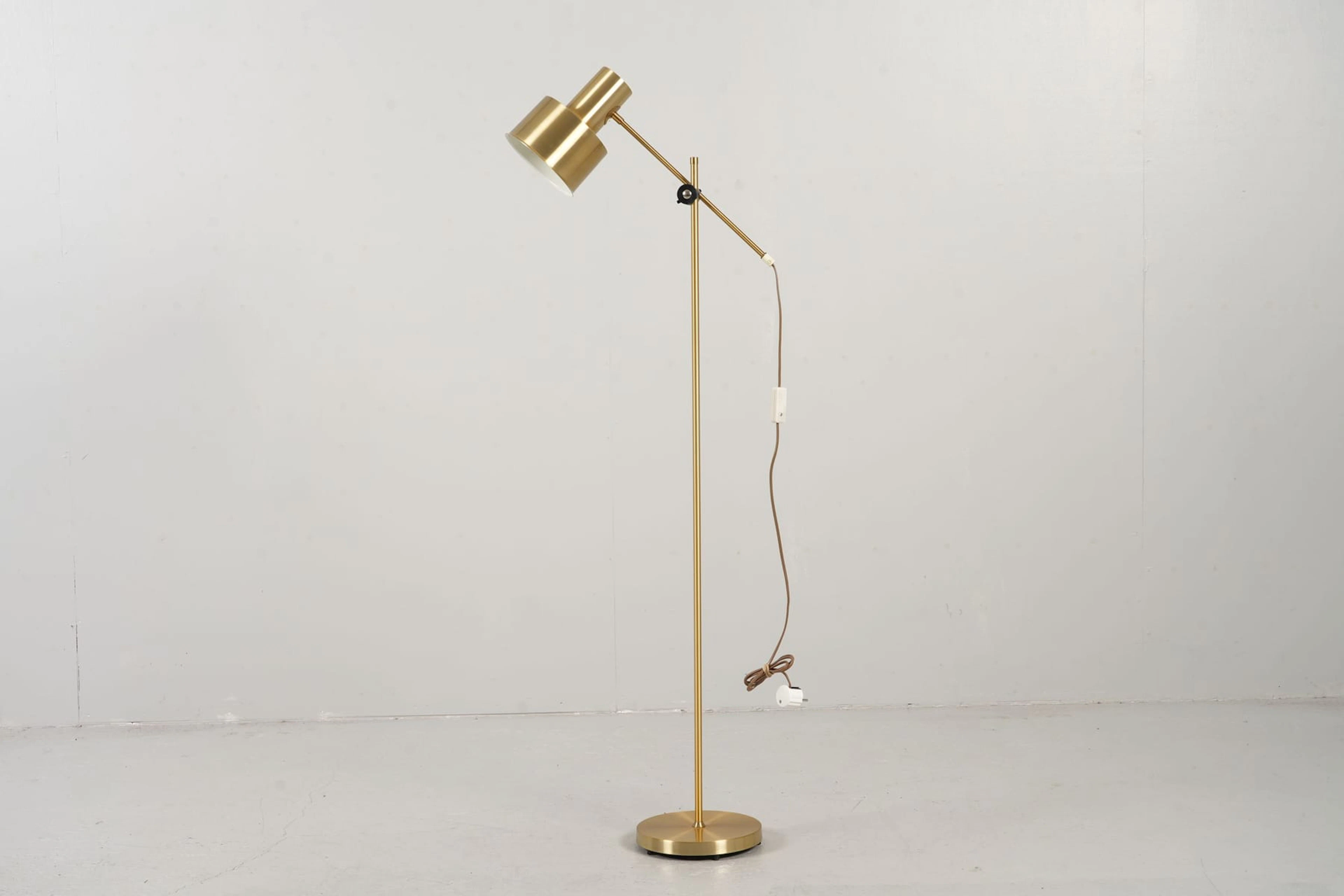 GOLVLAMPA, mässing, 1900-talets mitt